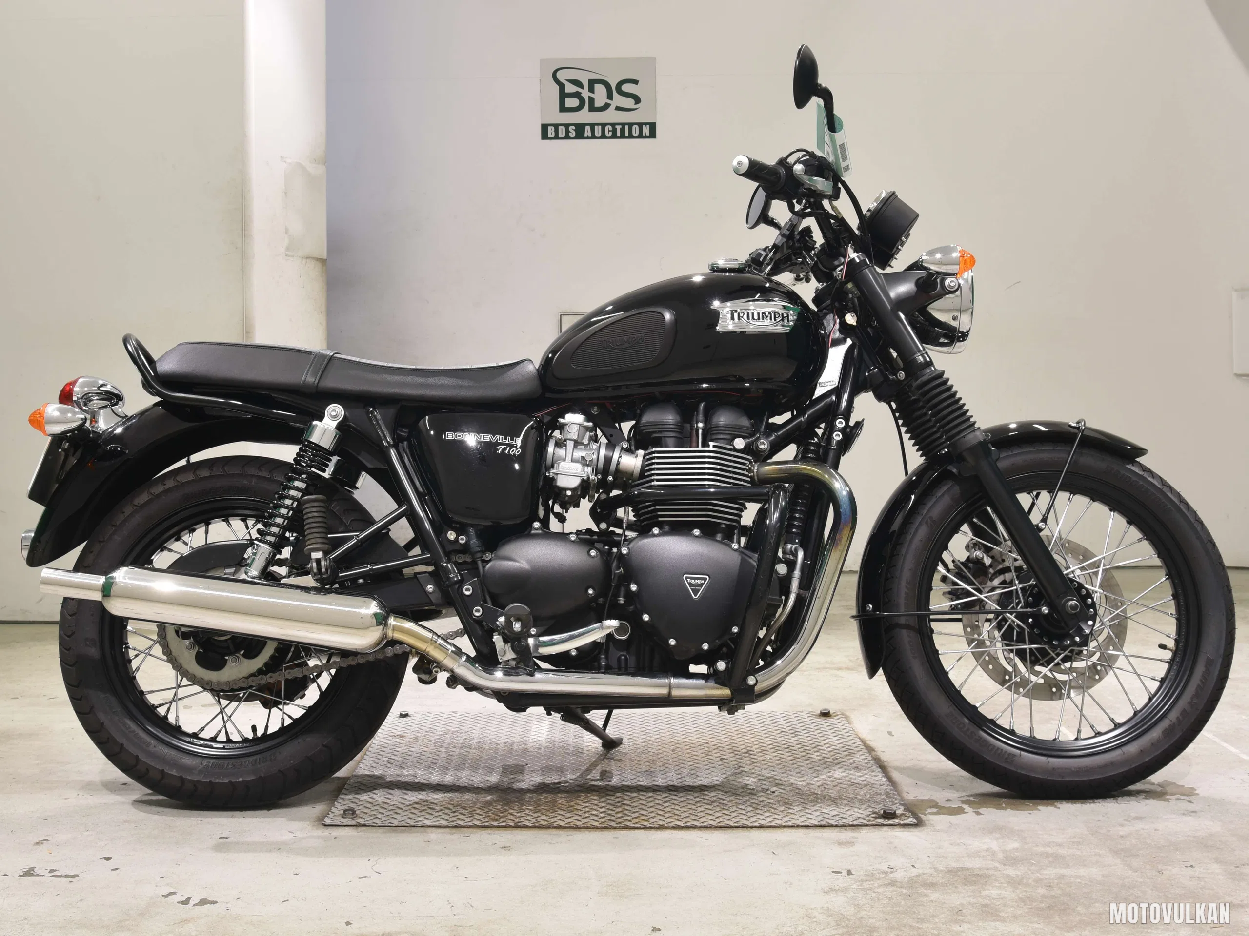  TRIUMPH BONNEVILLE T100