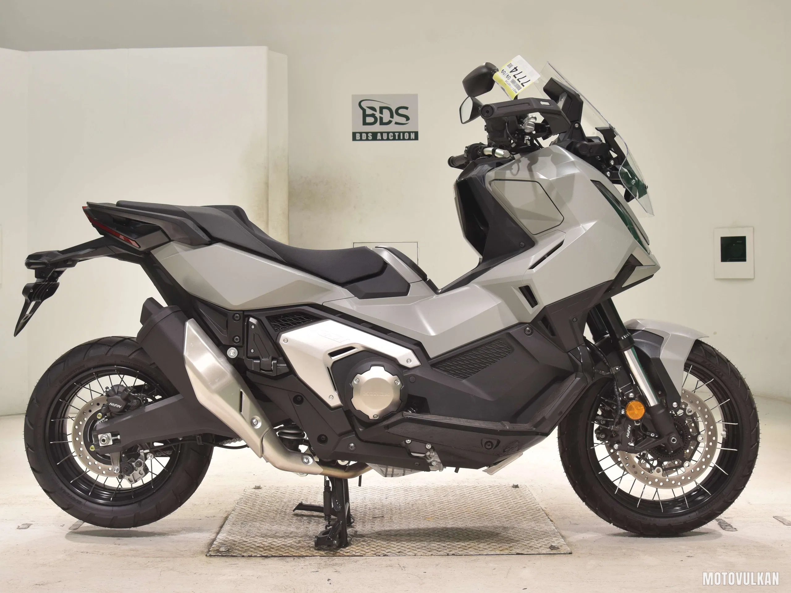 Honda X-ADV750-2