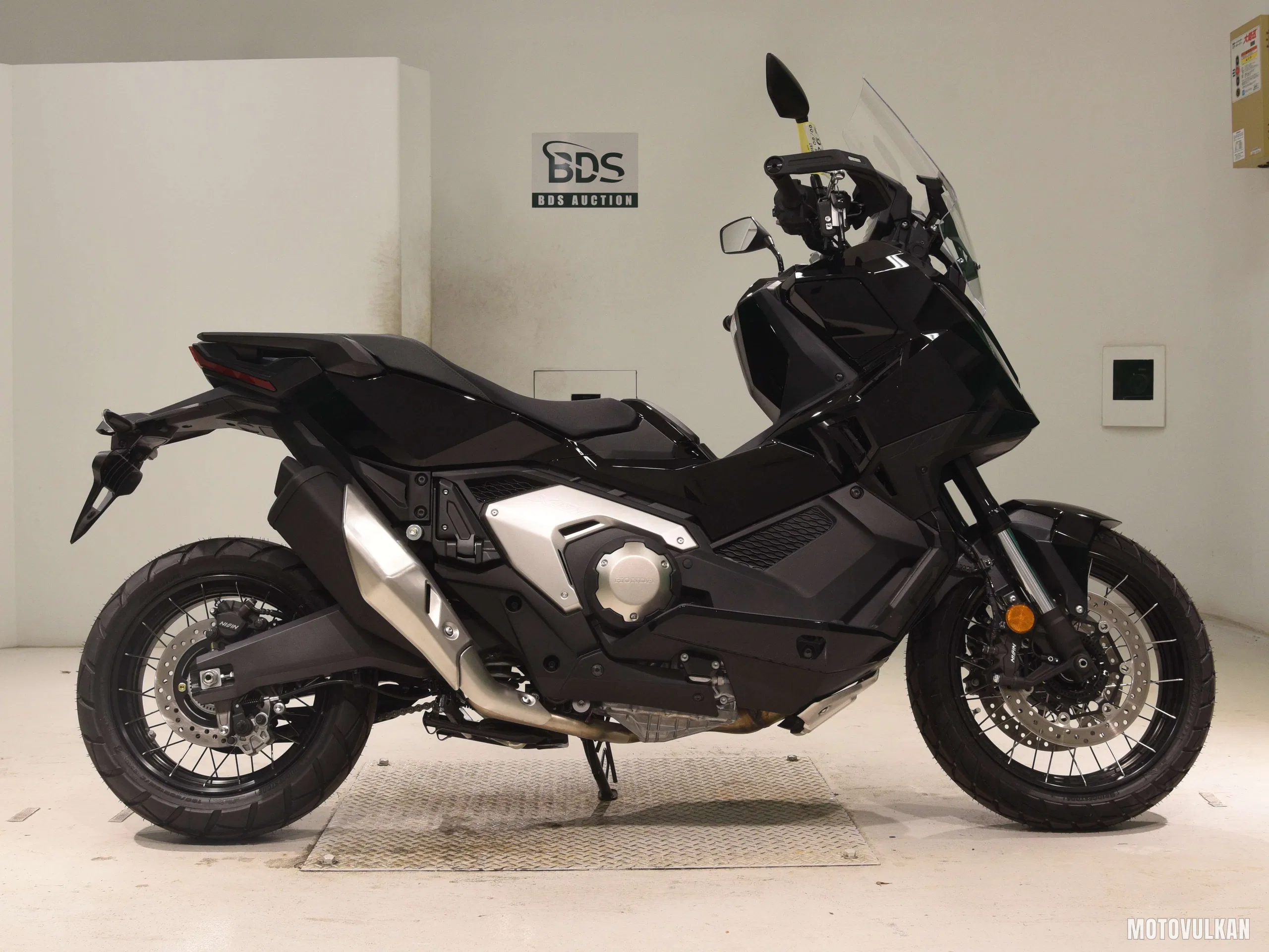 Honda X-ADV750-2