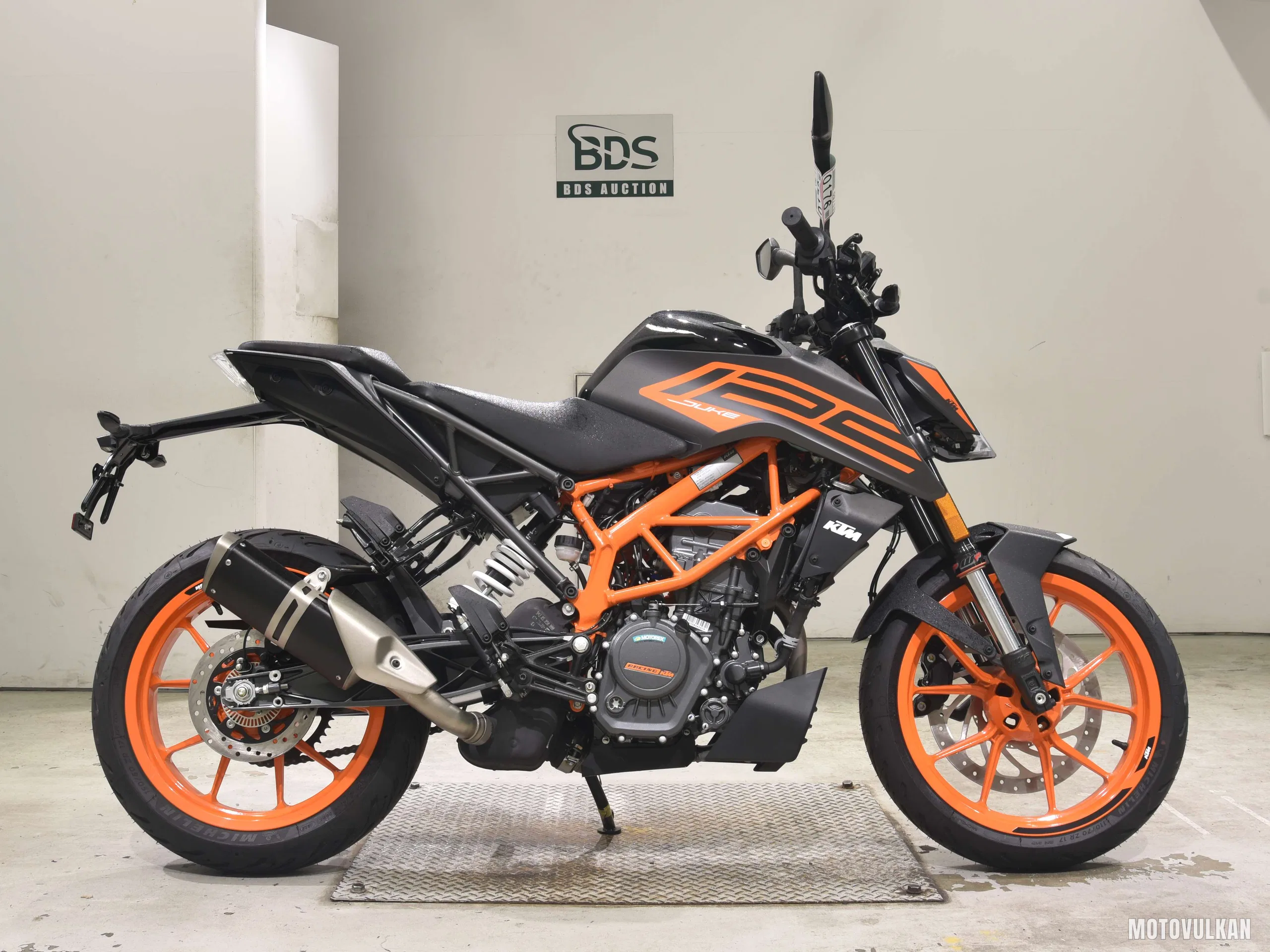  125 DUKE