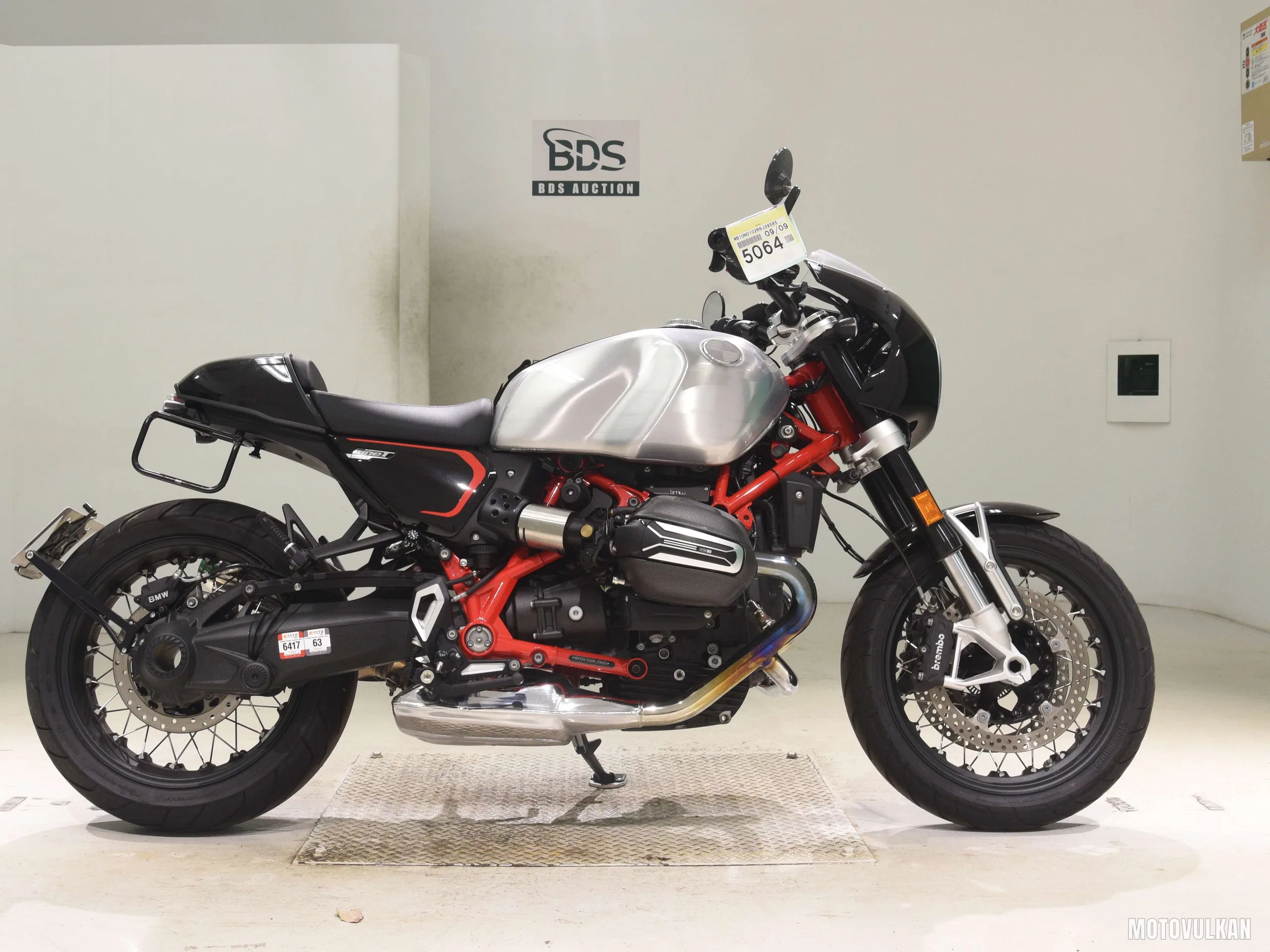  BMWR12 NINE T