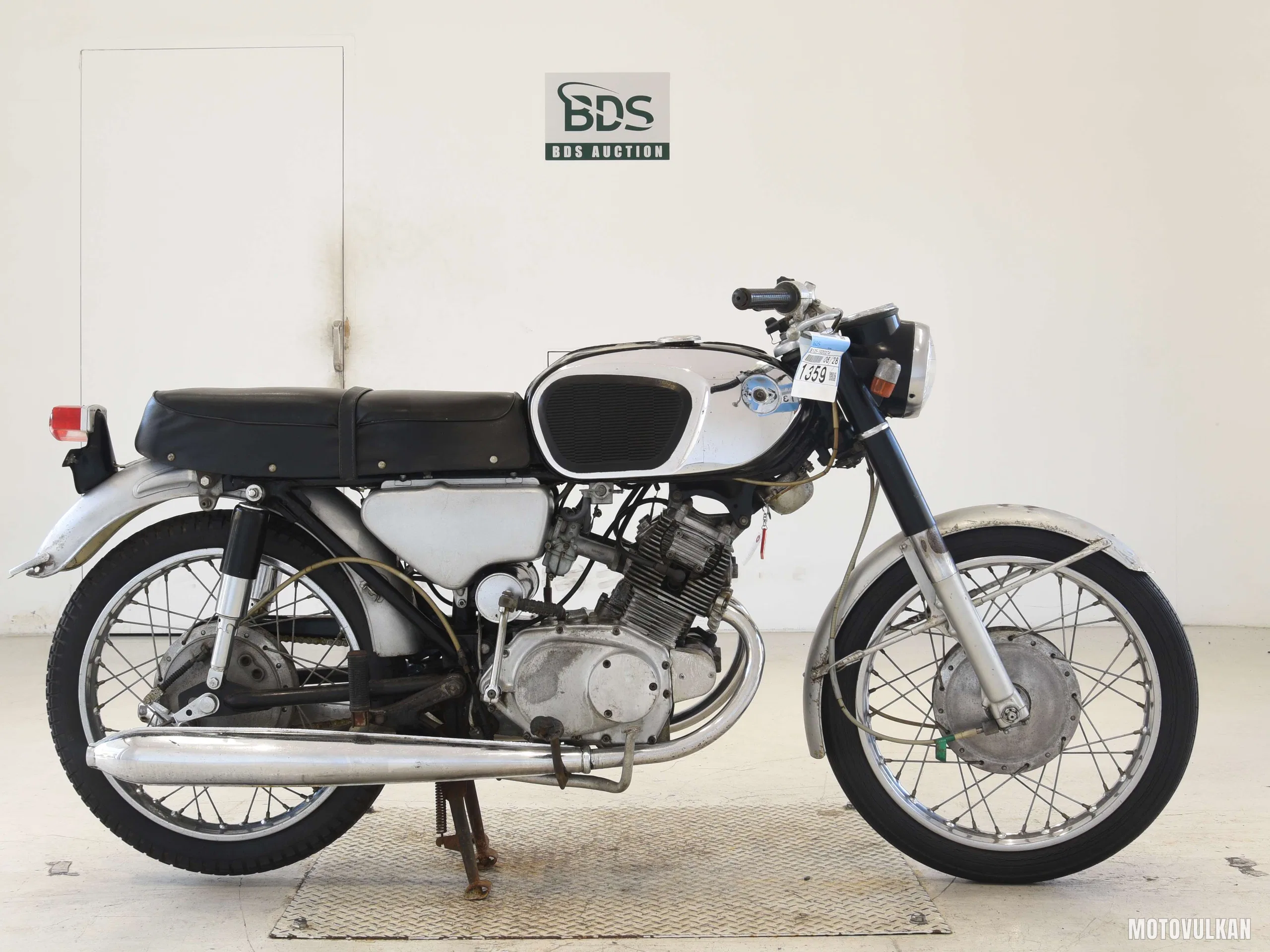 Kawasaki CB93