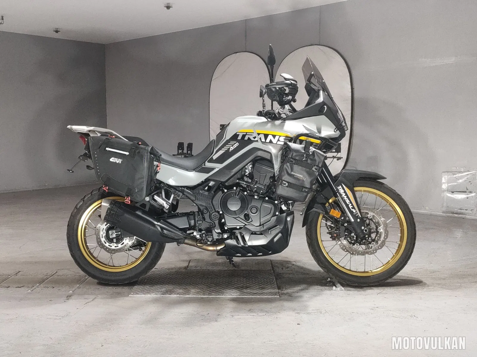 Honda XL750トランザルプ