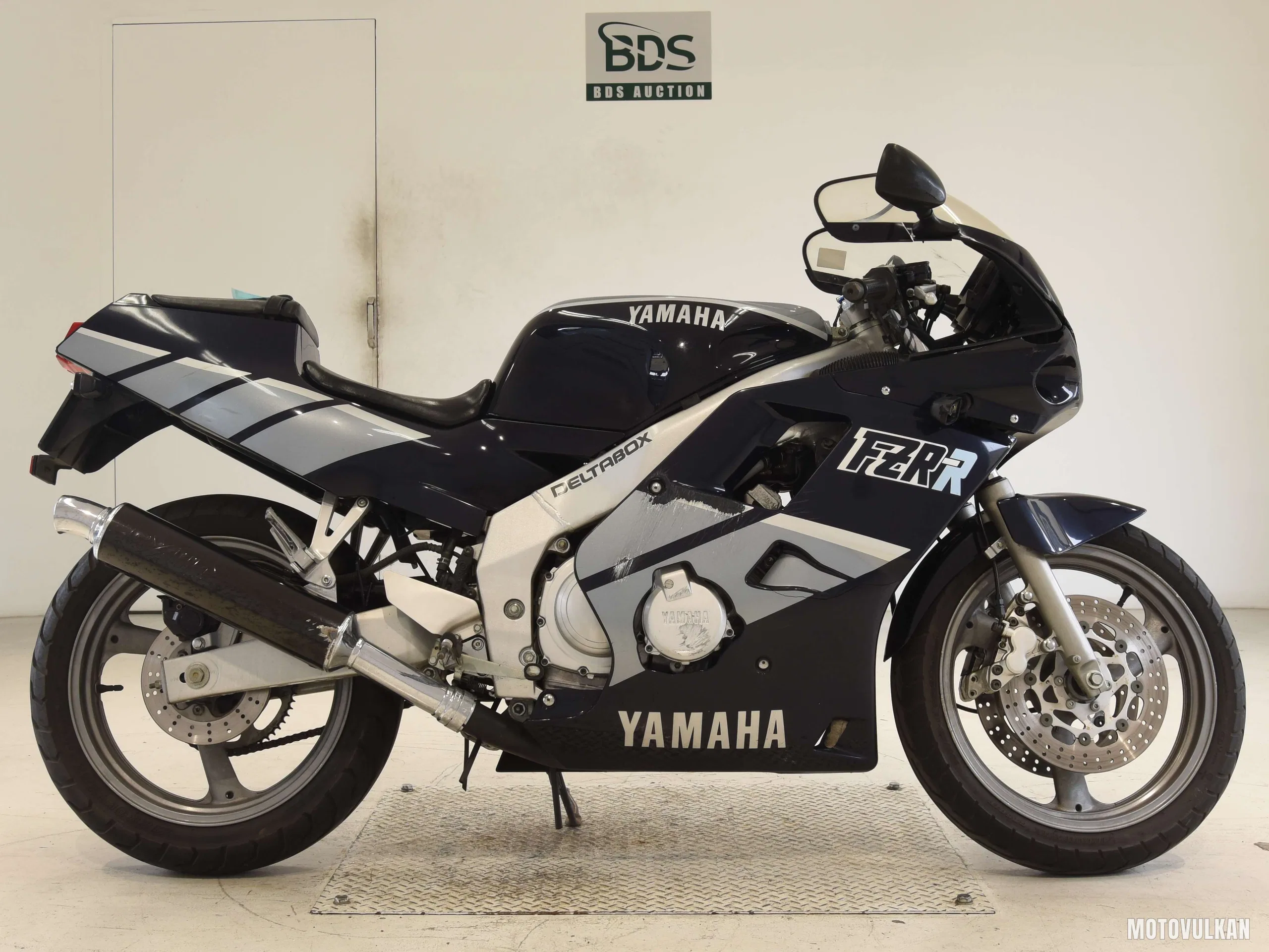 Yamaha FZR250R-1