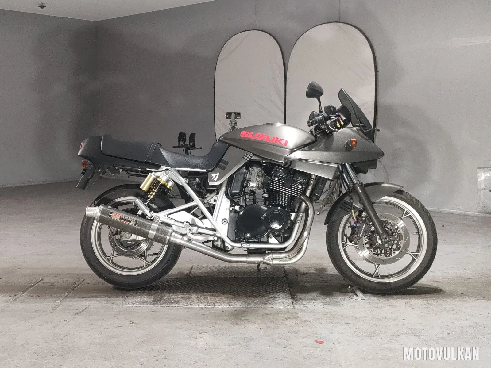 Suzuki GSX400S Katana