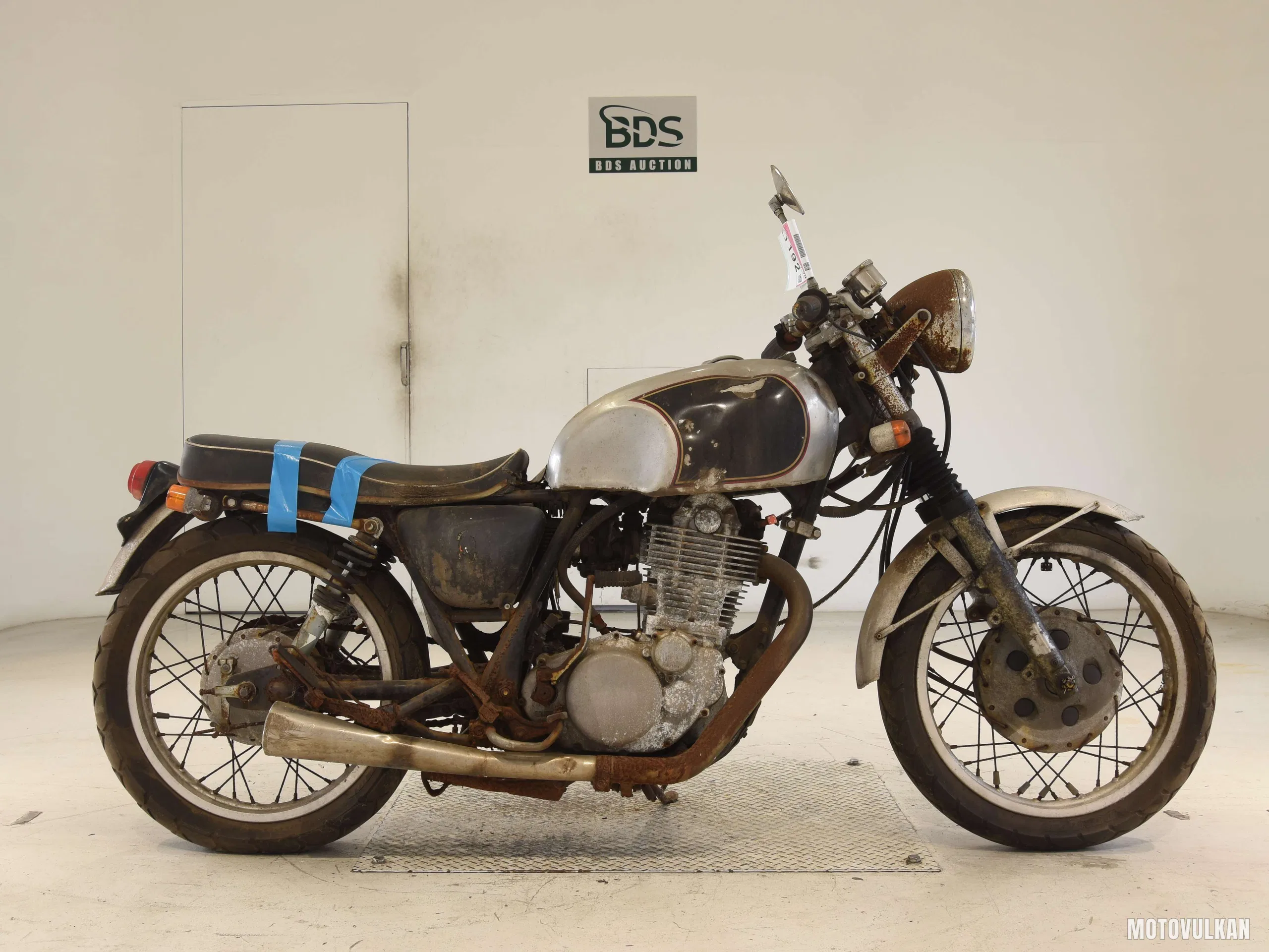 Yamaha SR400-2