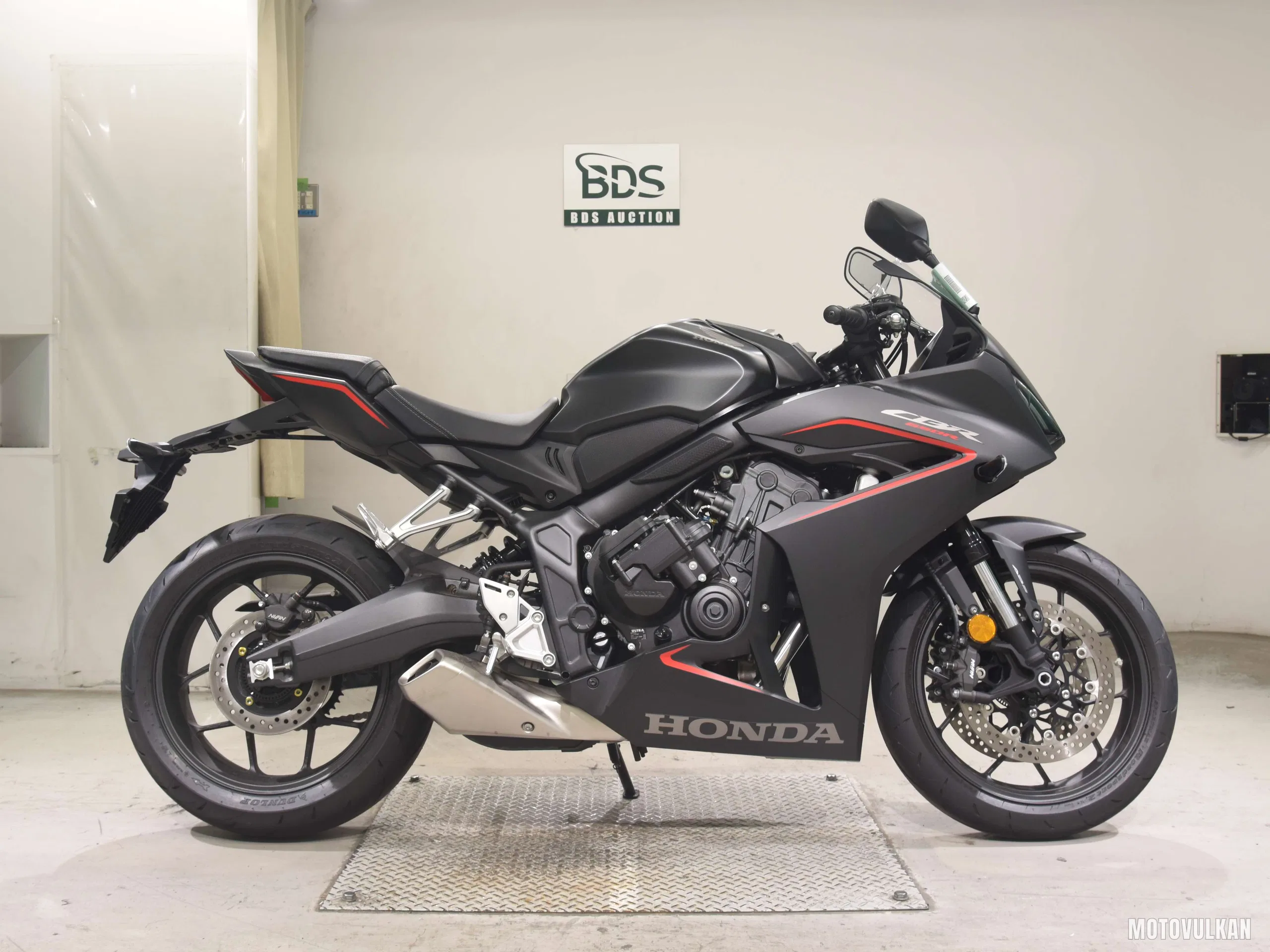Honda CBR650R-2 E-Clutch