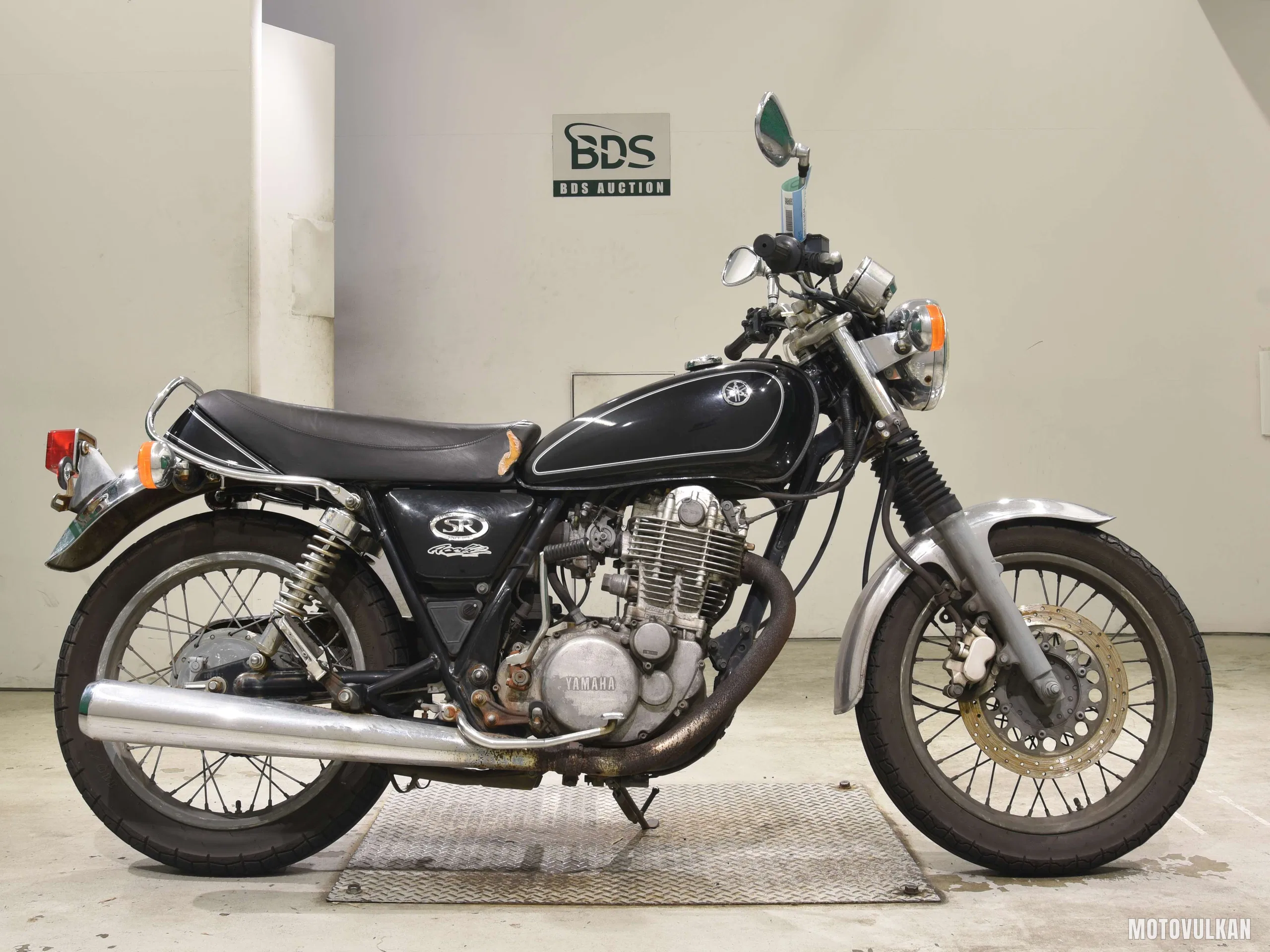 Yamaha SR400-3