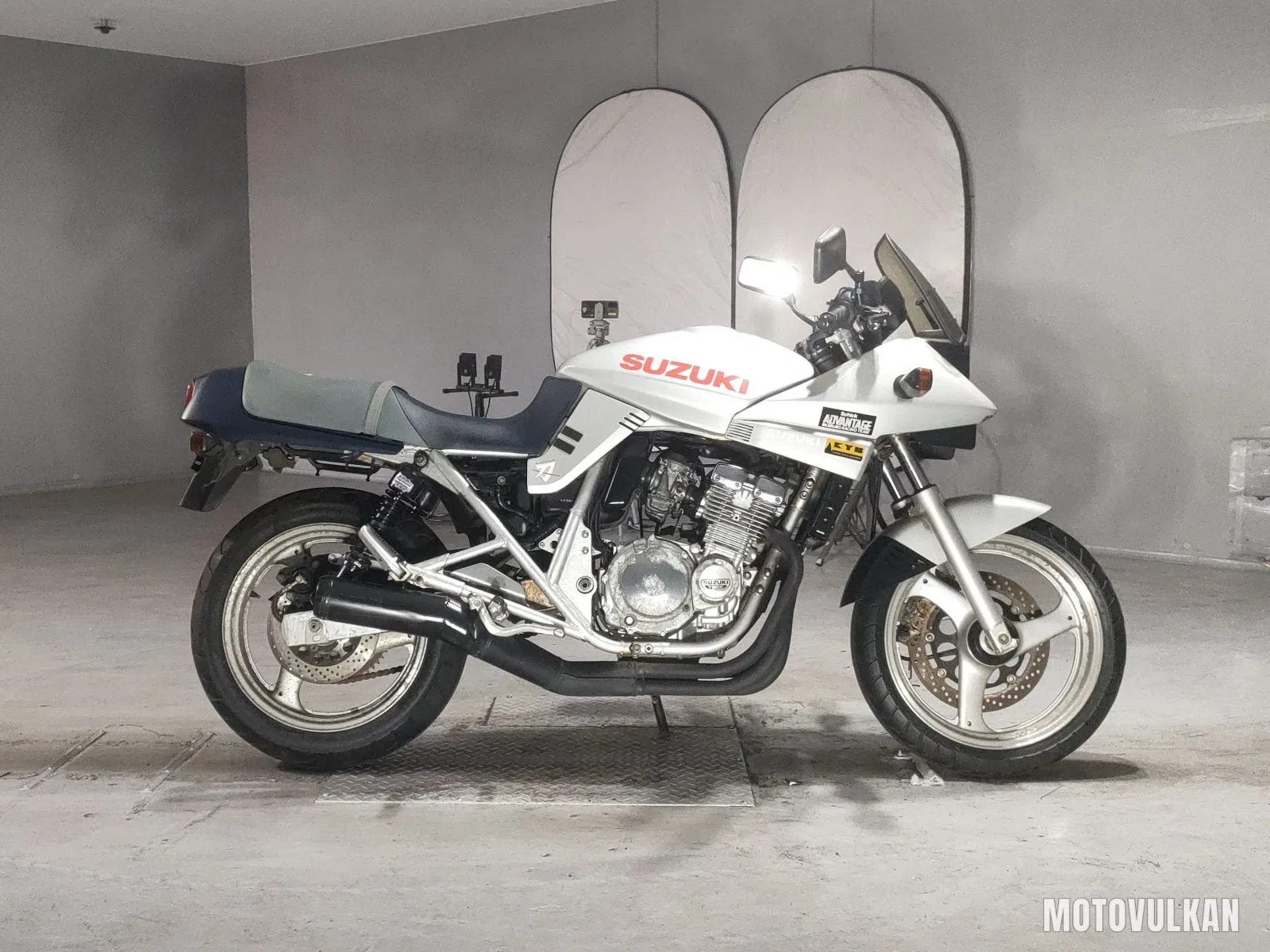 Suzuki GSX250S Katana