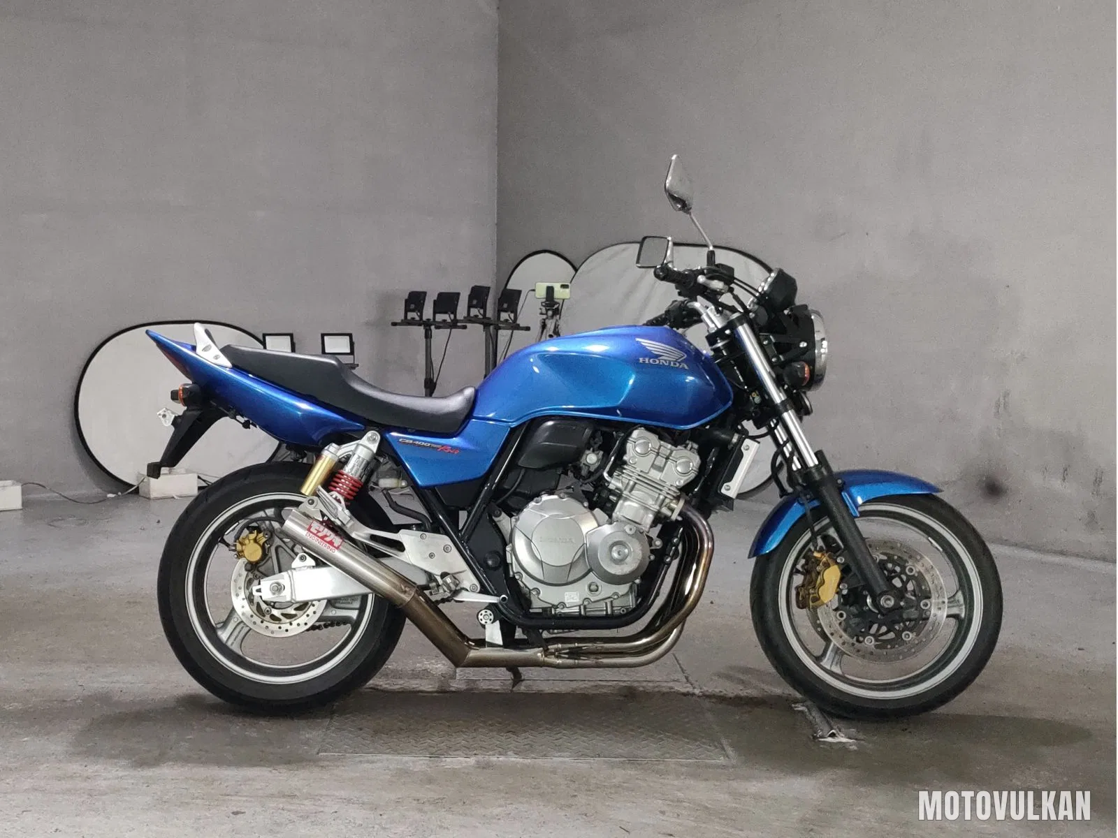 Honda CB400SF VTEC Revo