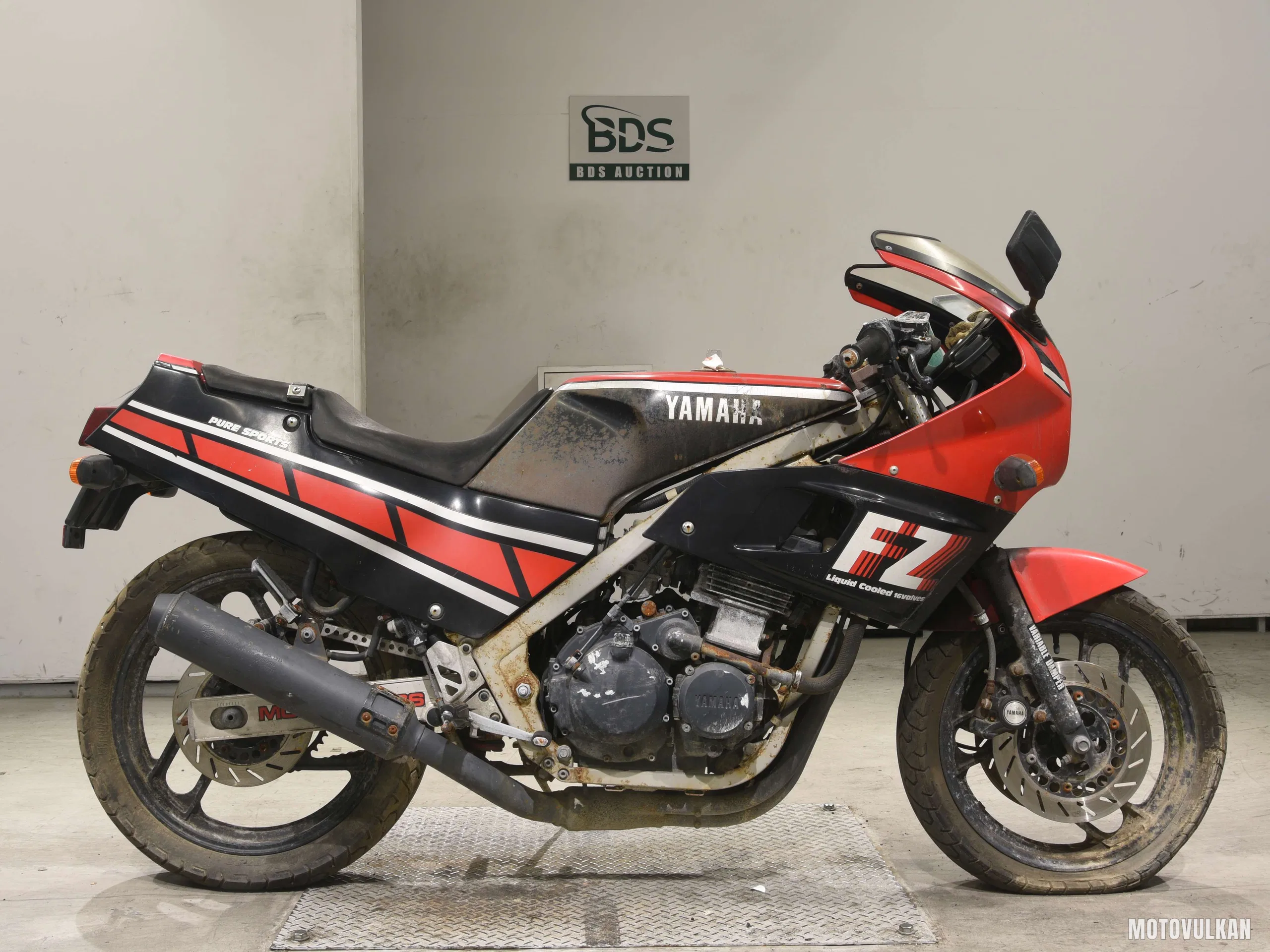 Yamaha FZ400N