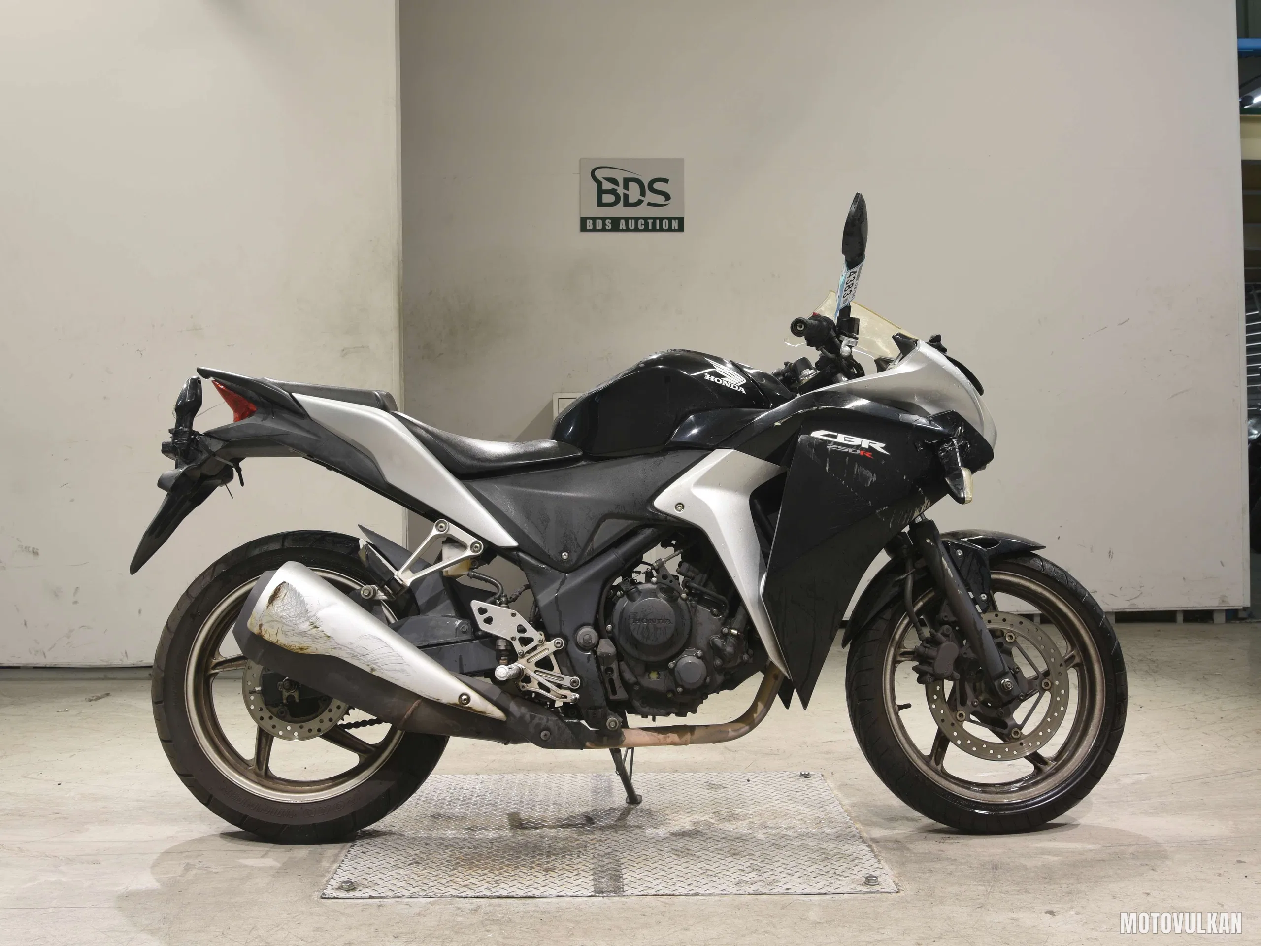 Honda CBR250R-3