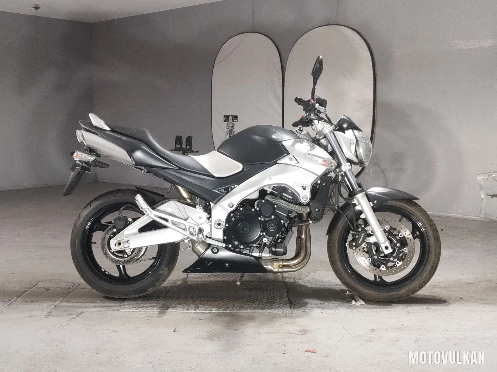 Suzuki GSR400