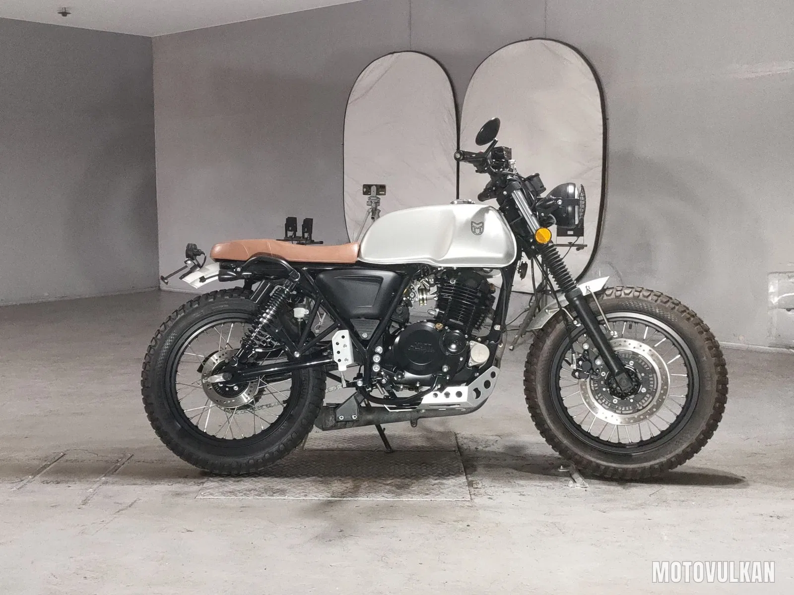  マット アキタ250