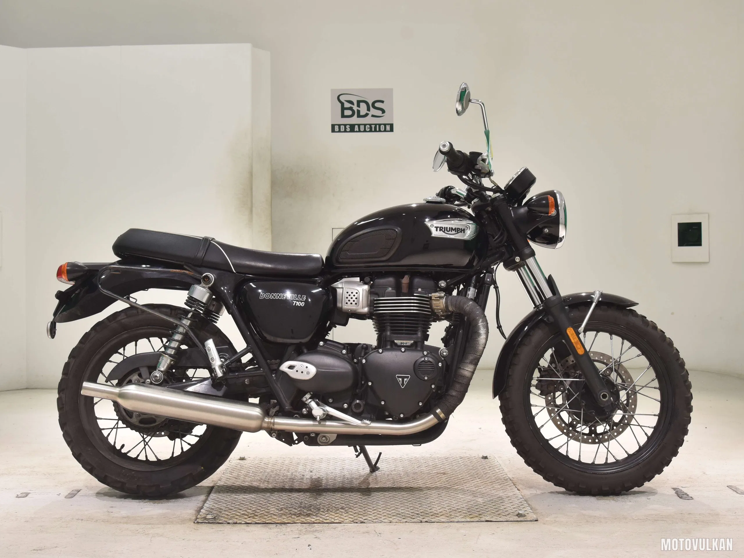  TRIUMPH BONNEVILLE T100