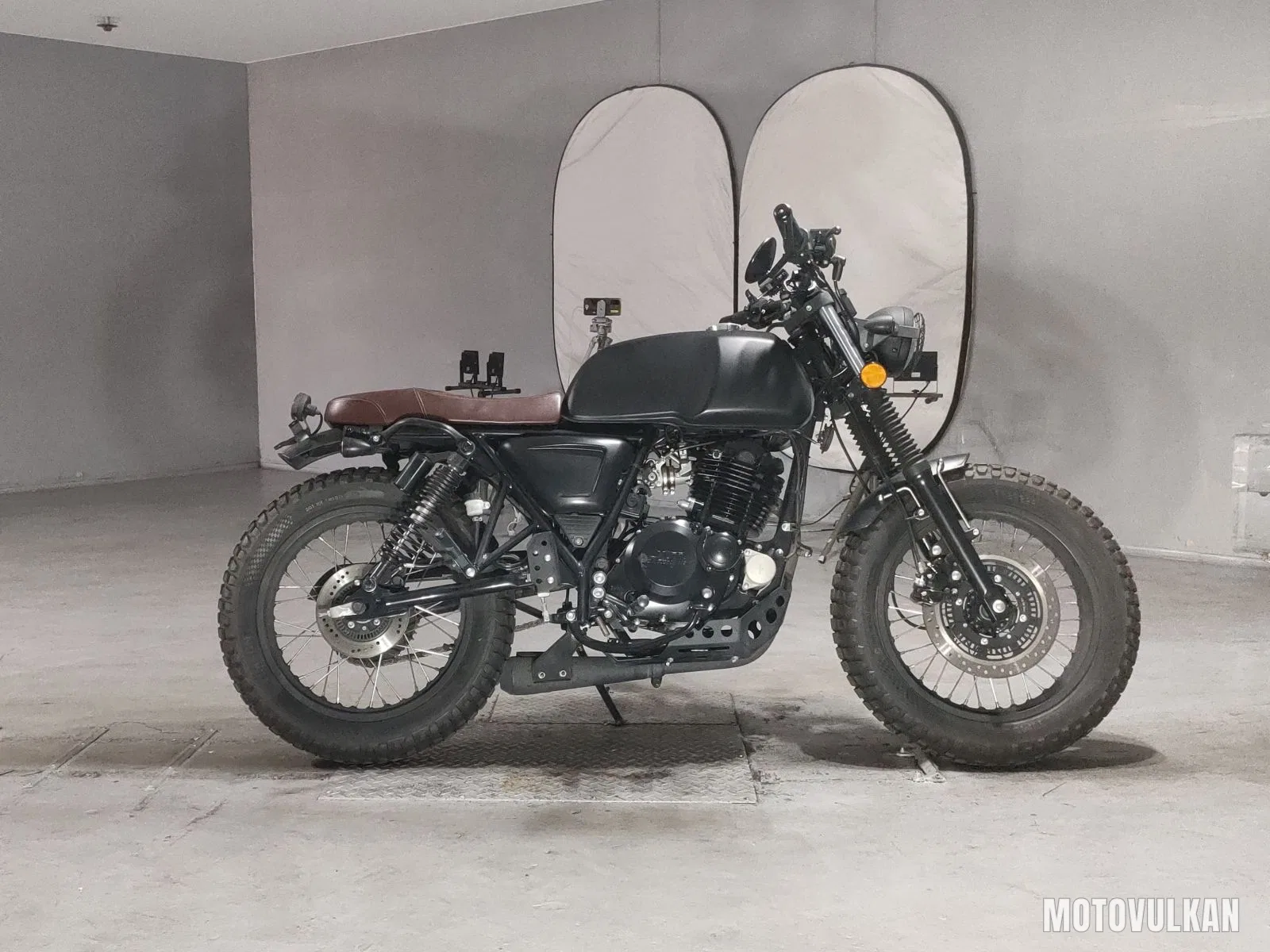  マット アキタ250
