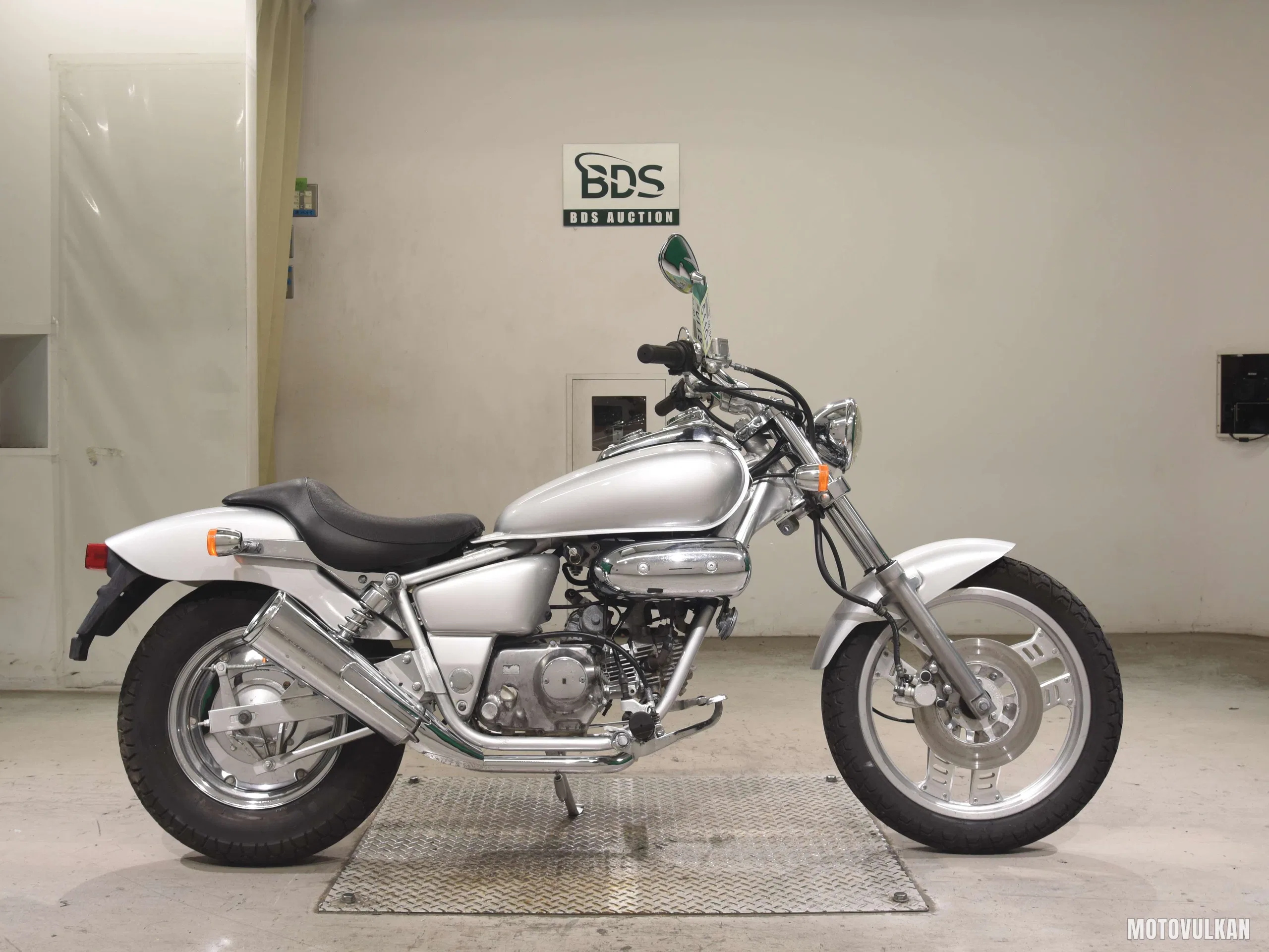 Honda MAGNA50
