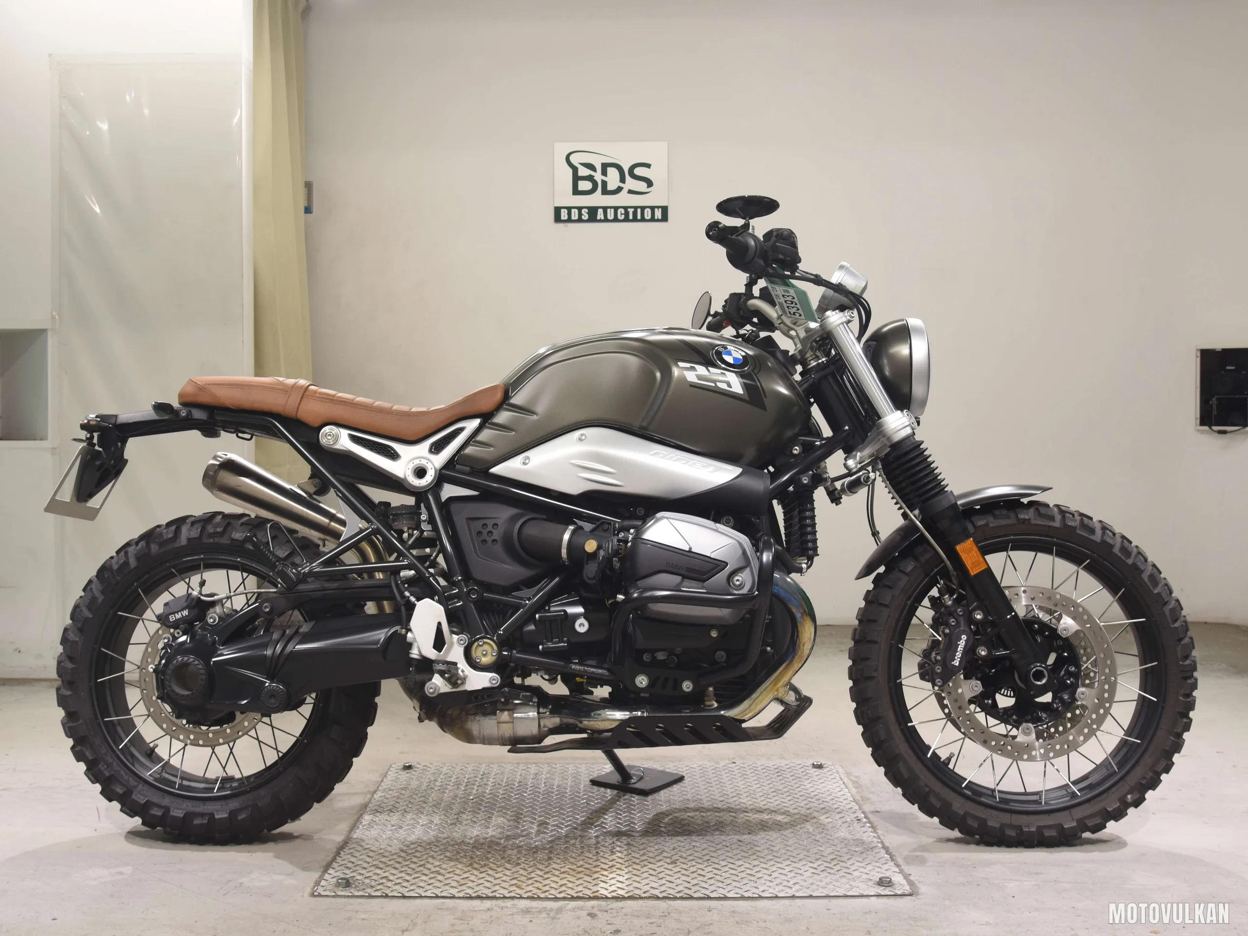  BMWR NINE T SCRAMBLER