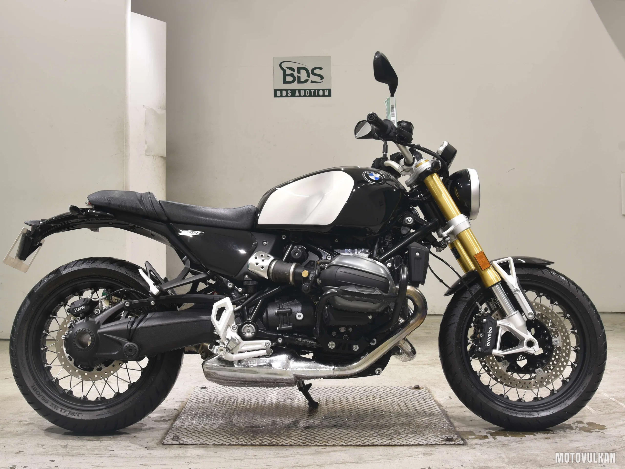  BMWR12 NINE T