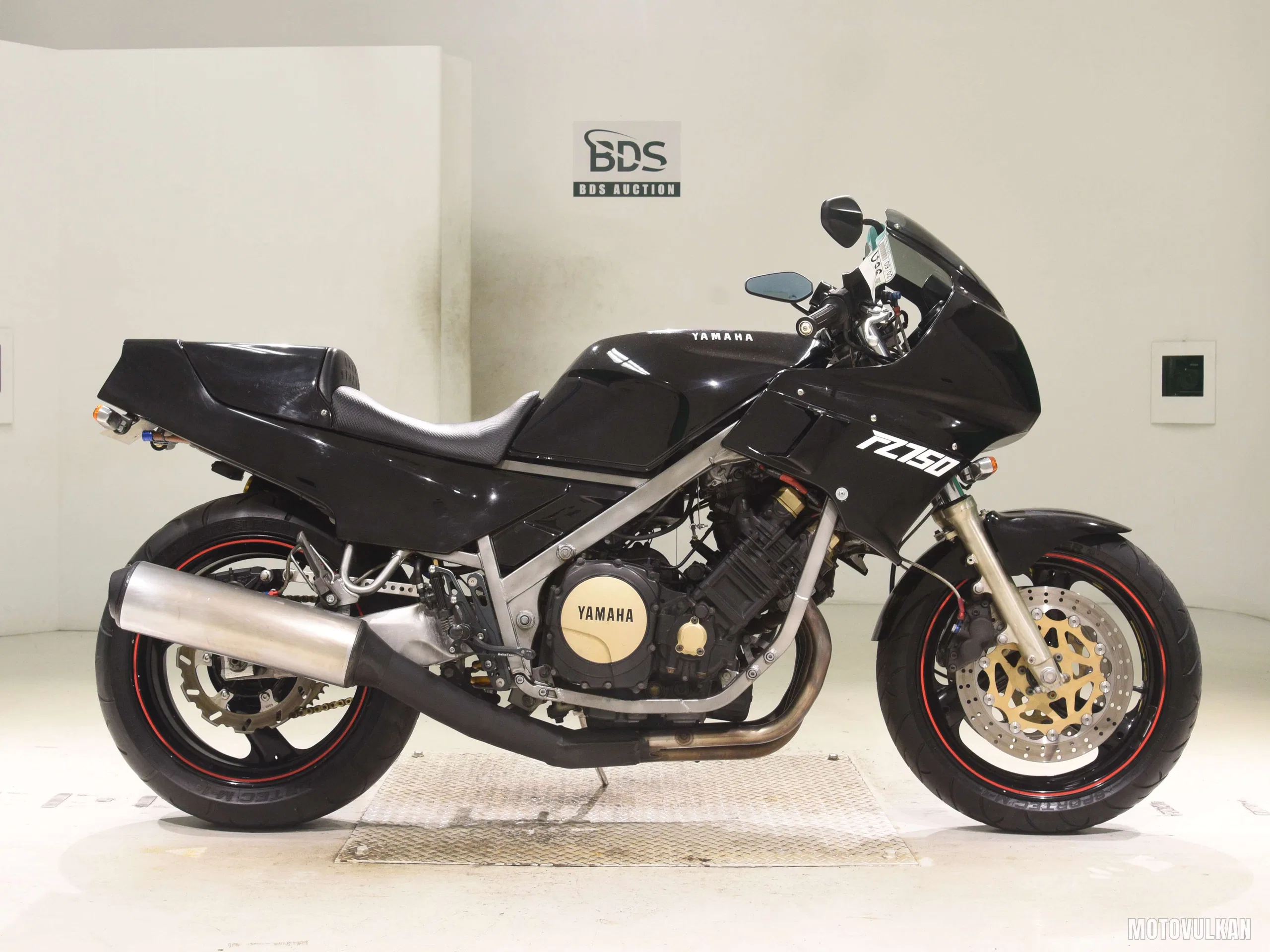 Yamaha FZ750