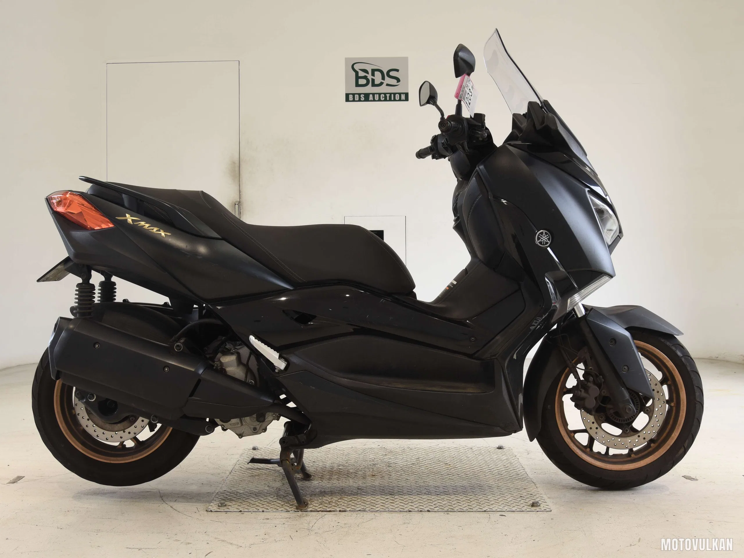 Yamaha X-MAX250-2