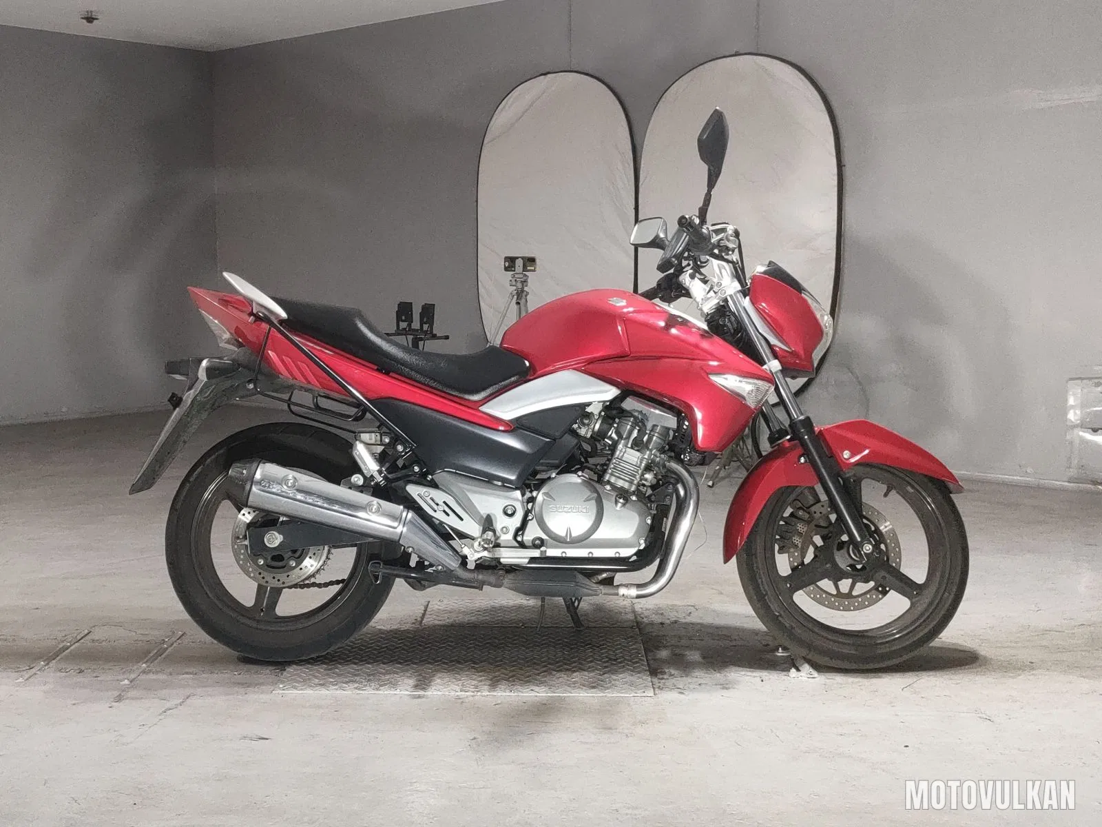 Suzuki GSR250