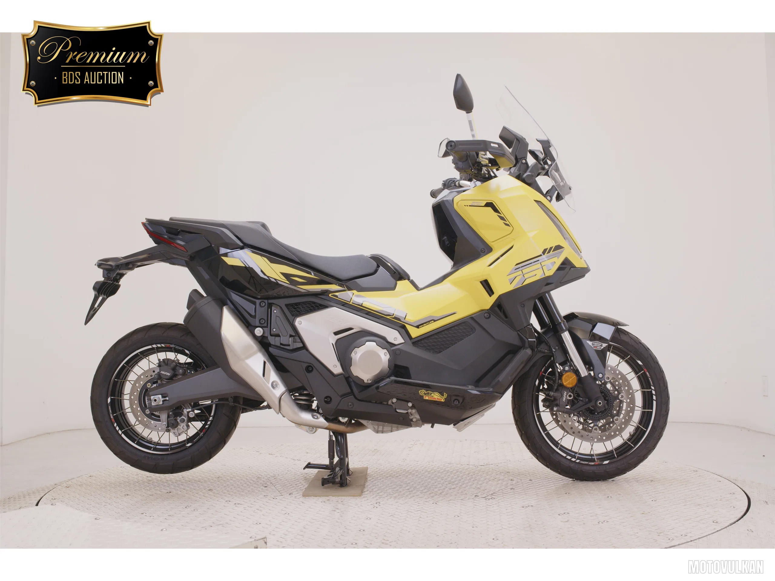 Honda X-ADV750-2