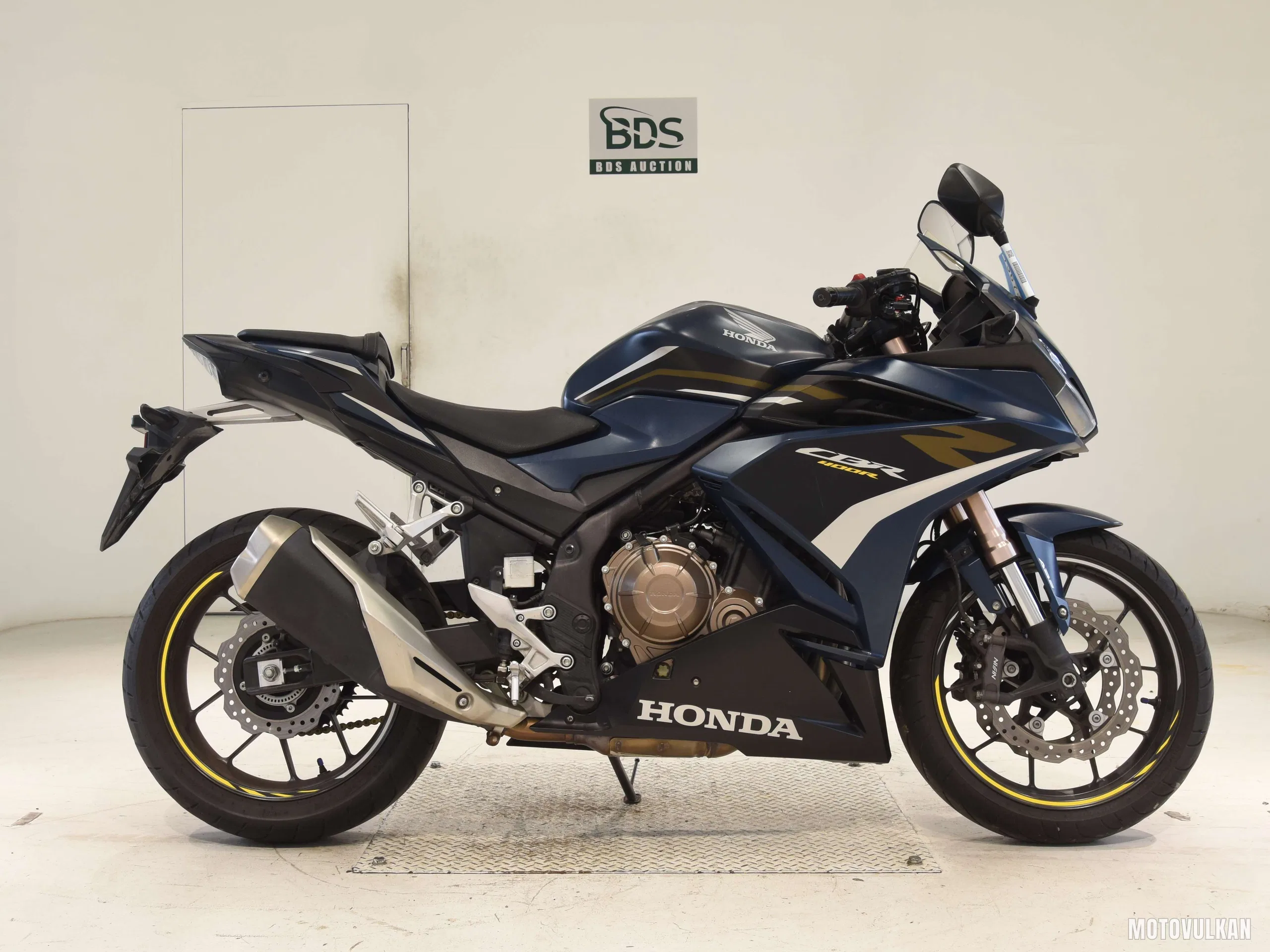 Honda CBR400R-2