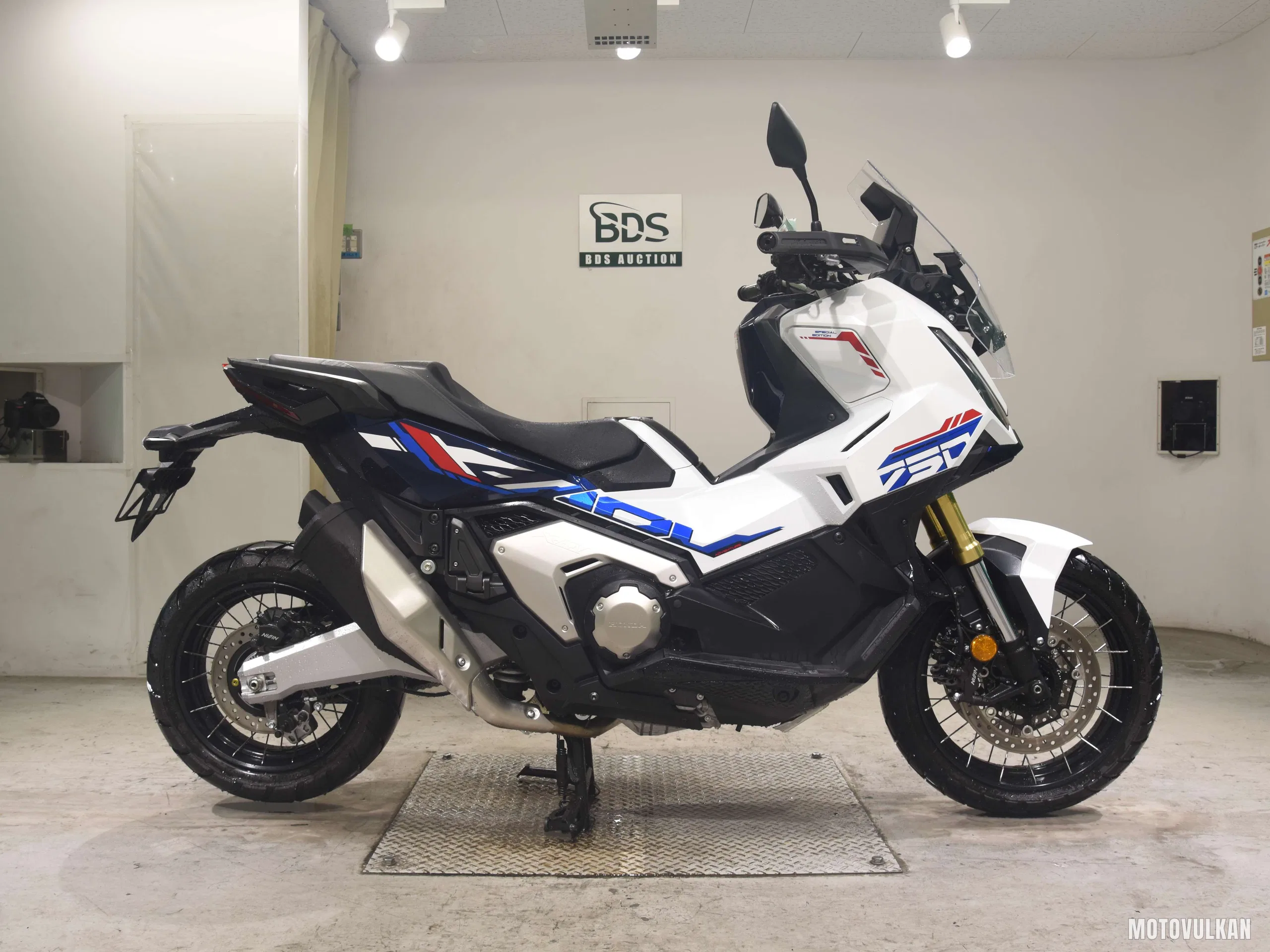 Honda X-ADV750-2