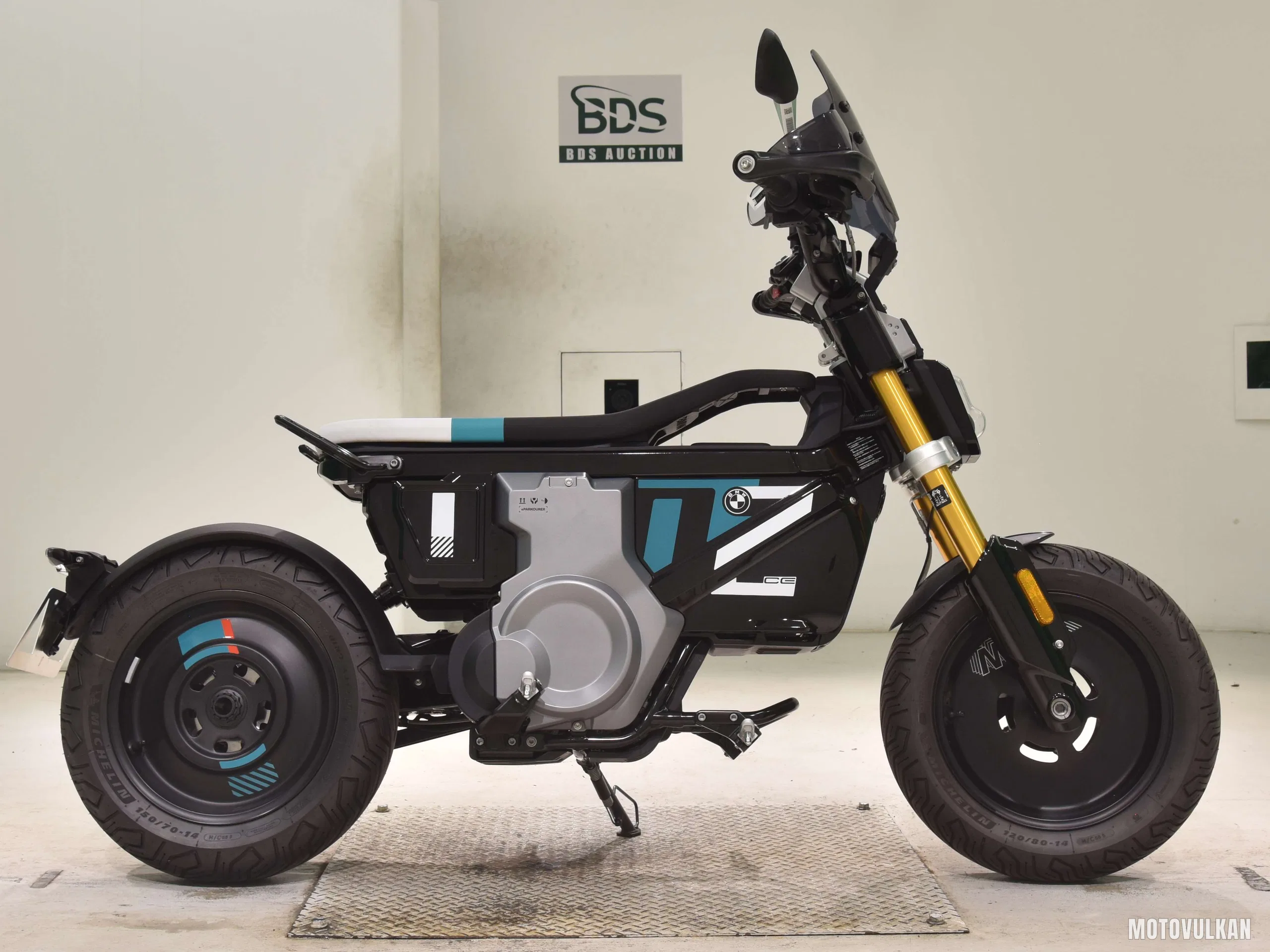  BMWCE02