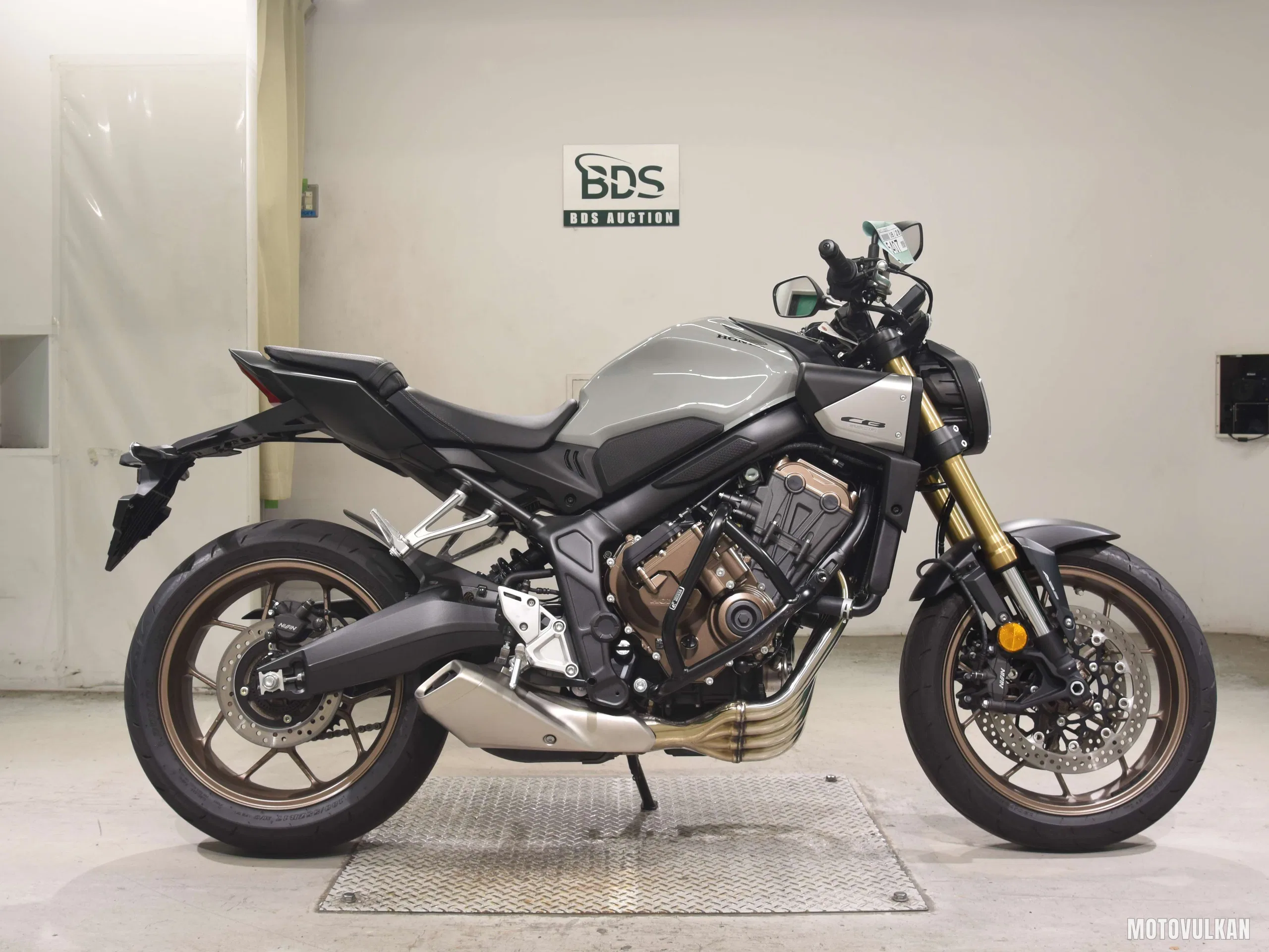 Honda CB650R-2 E-Clutch