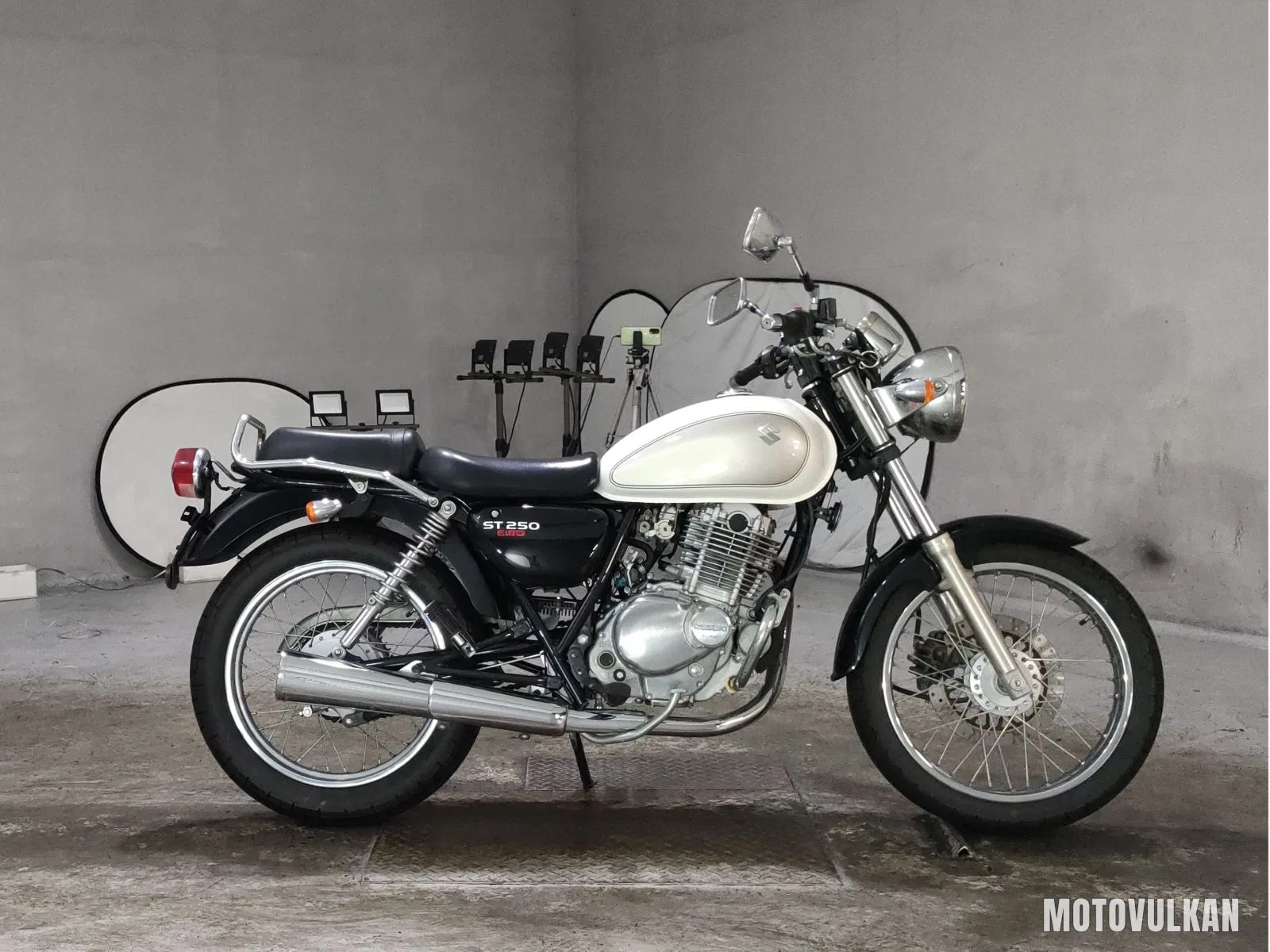 Suzuki ST250E