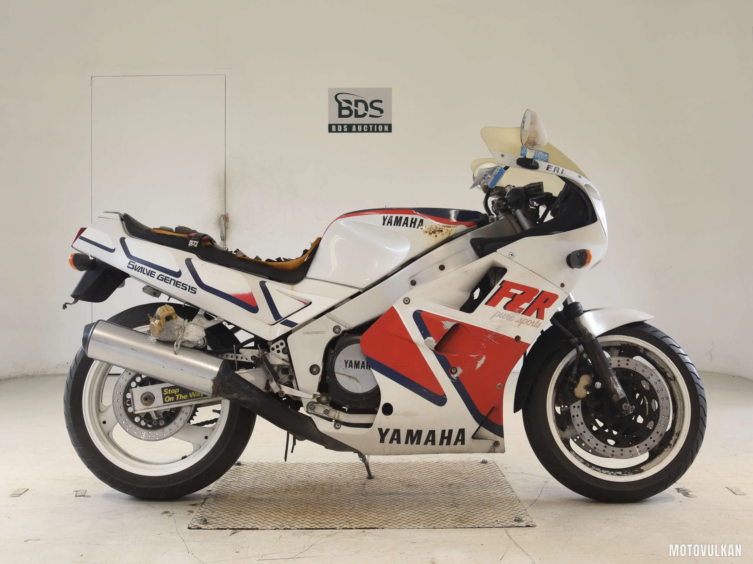 Yamaha FZR750