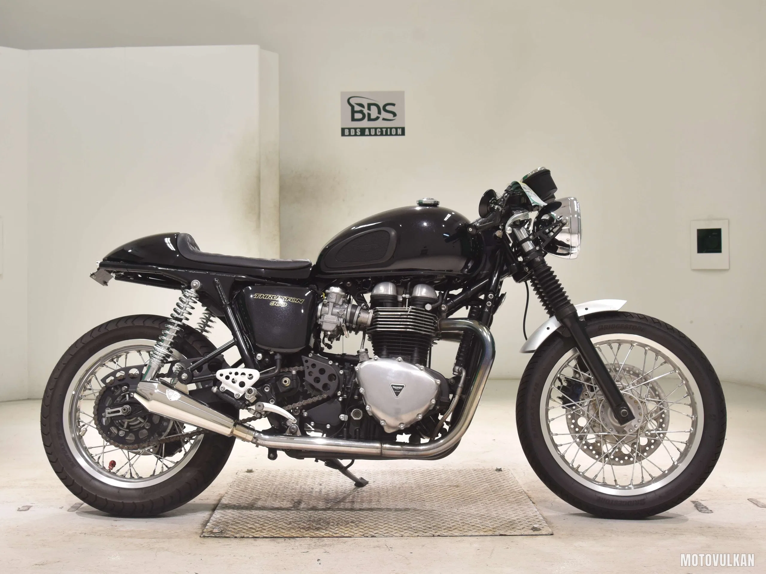  TRIUMPH THRUXTON900