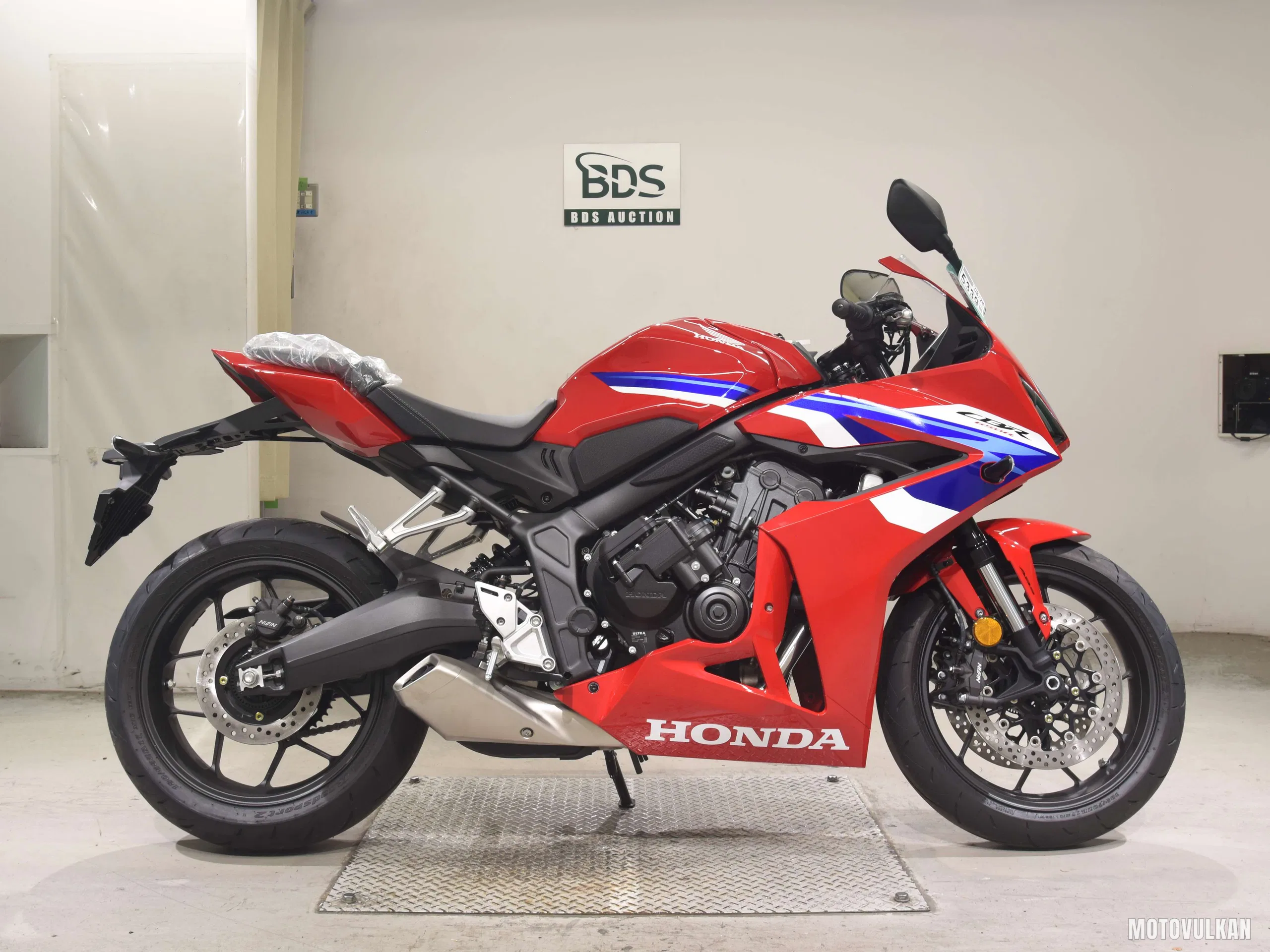 Honda CBR650R-2 E-Clutch