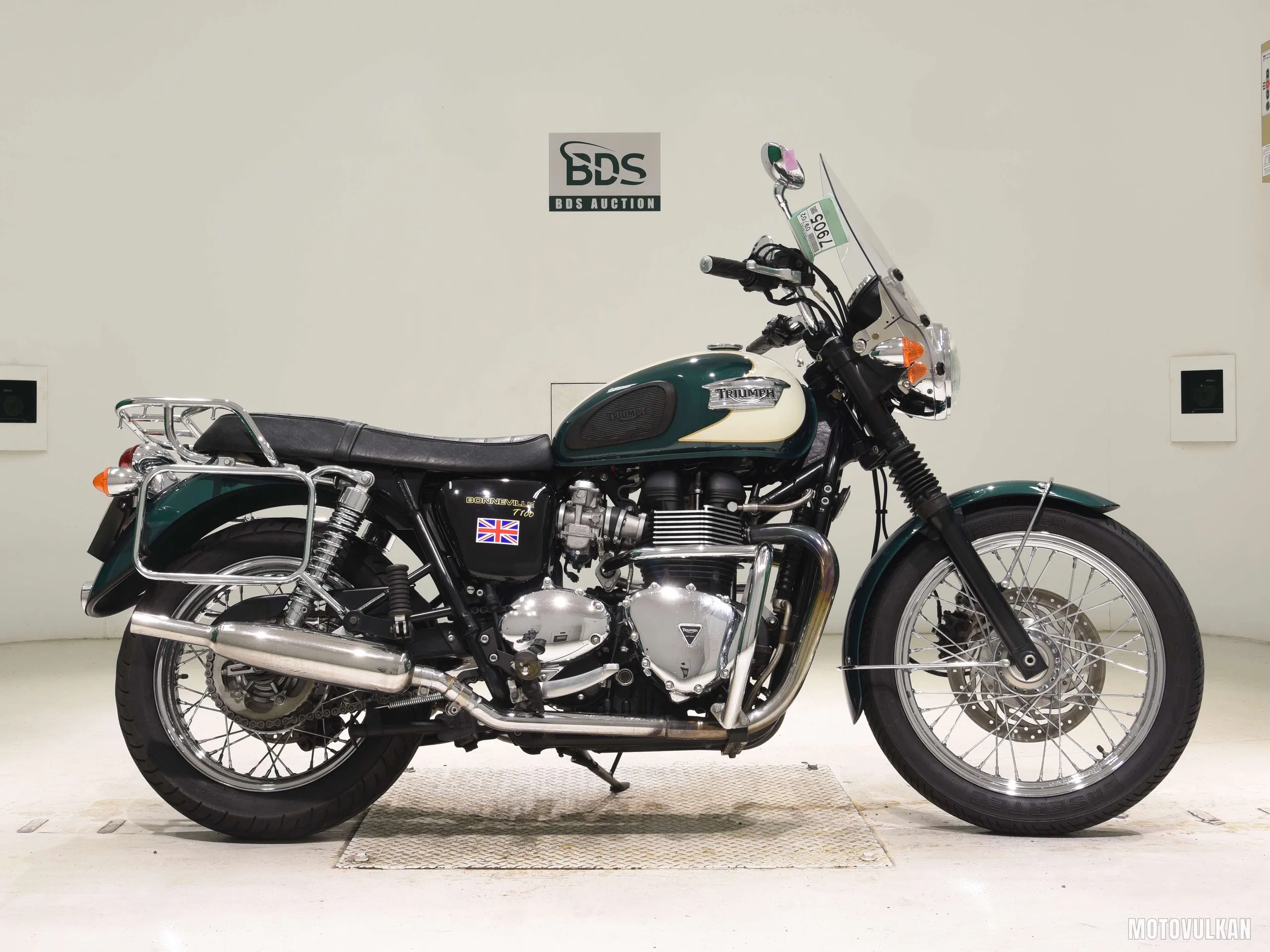  TRIUMPH BONNEVILLE T100