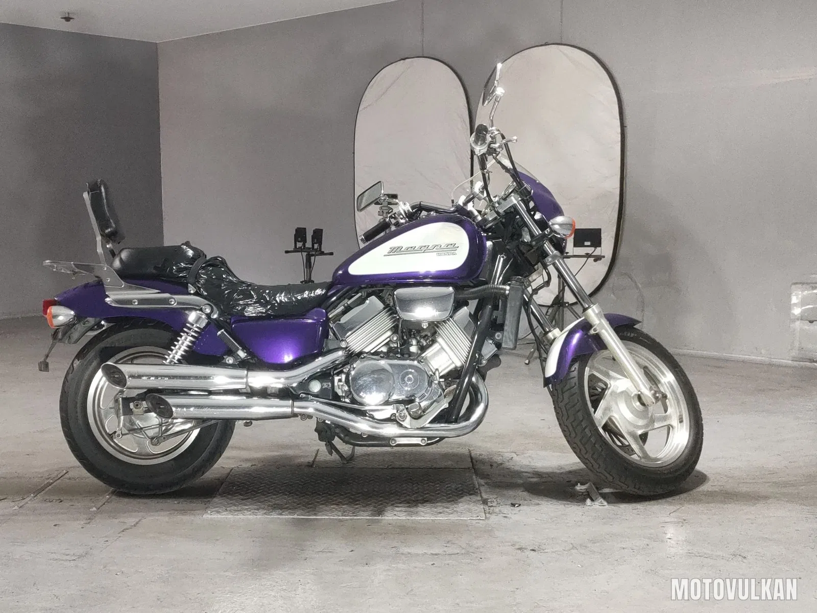Honda Magna 750RS