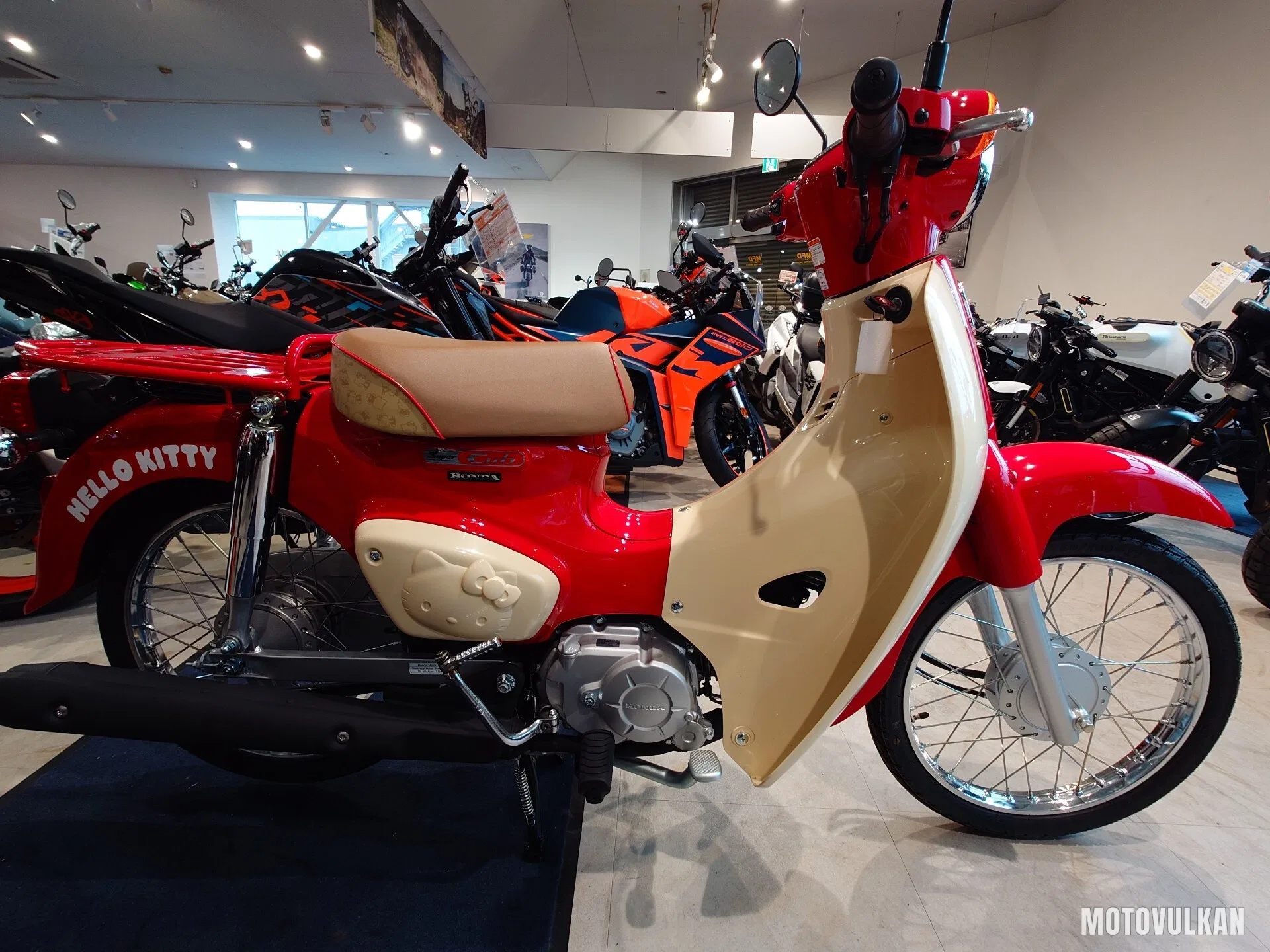 Honda Super Cub50 Hellokitty