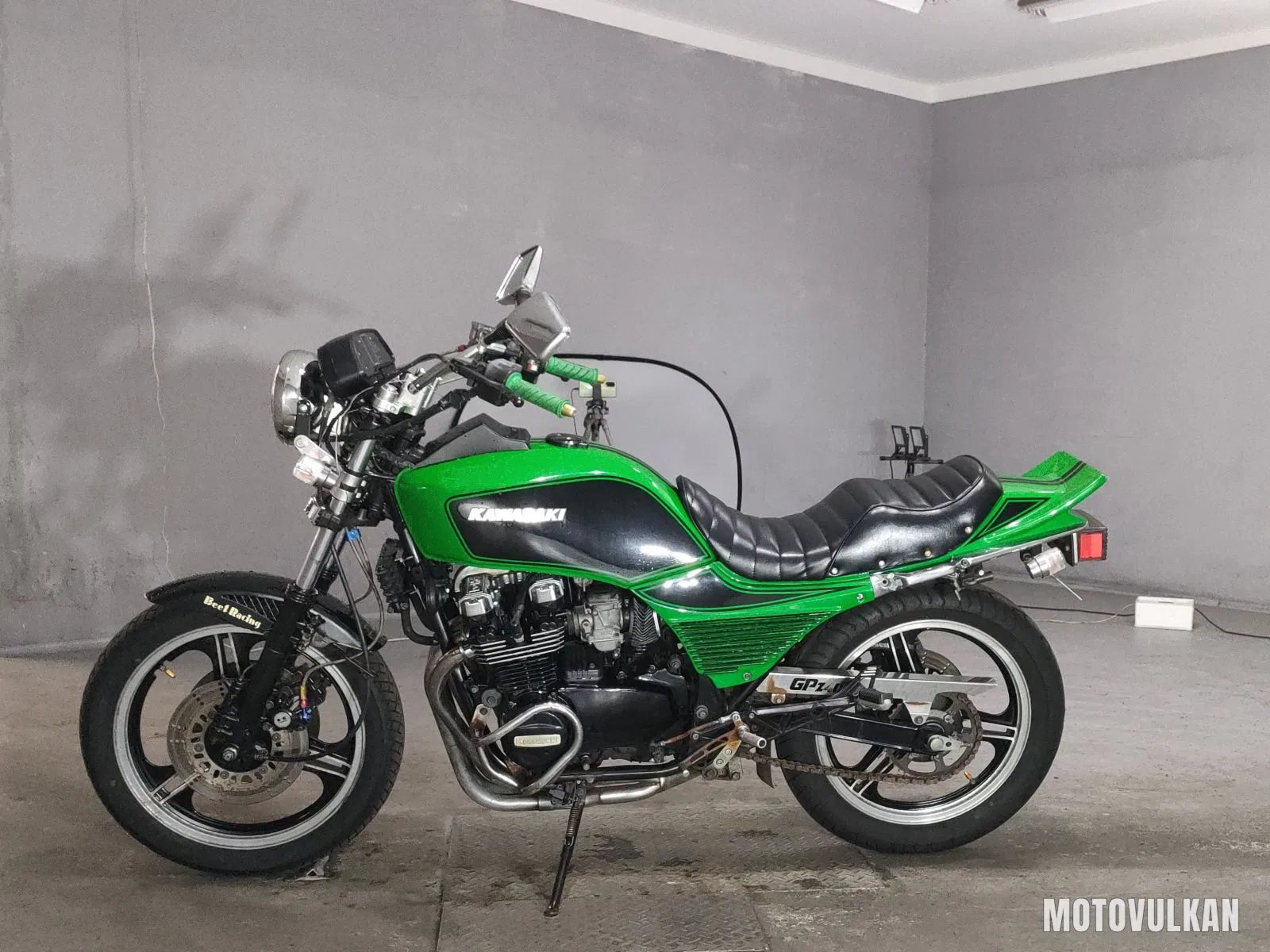 Kawasaki GPZ400F2