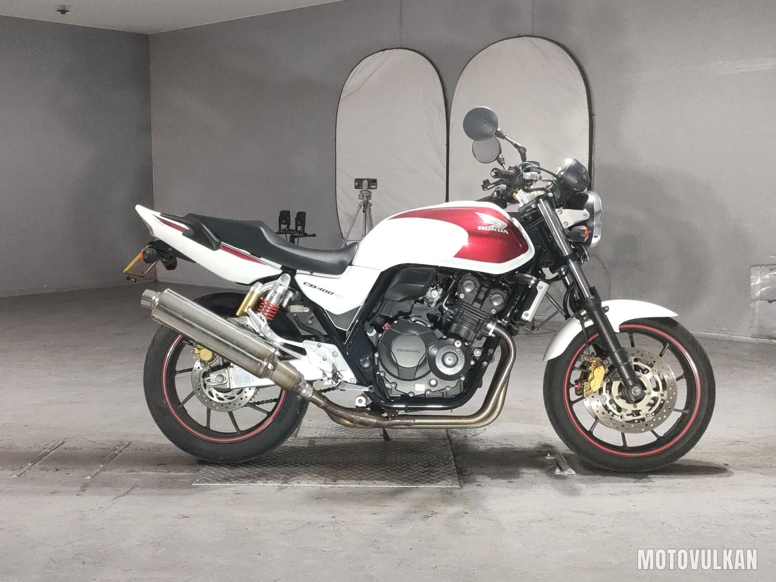 Honda CB400SF VTEC Revo