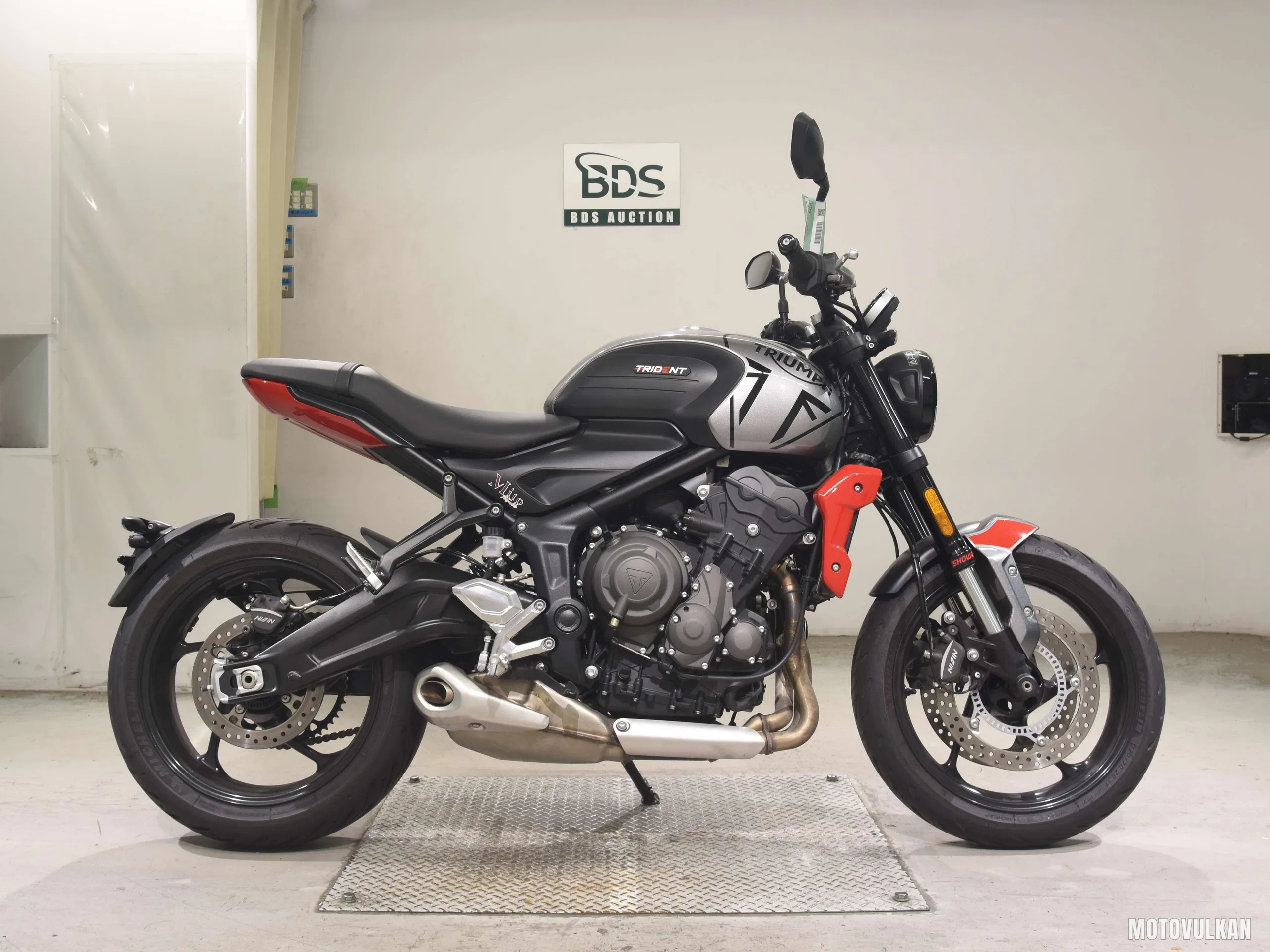  TRIUMPH TRIDENT660