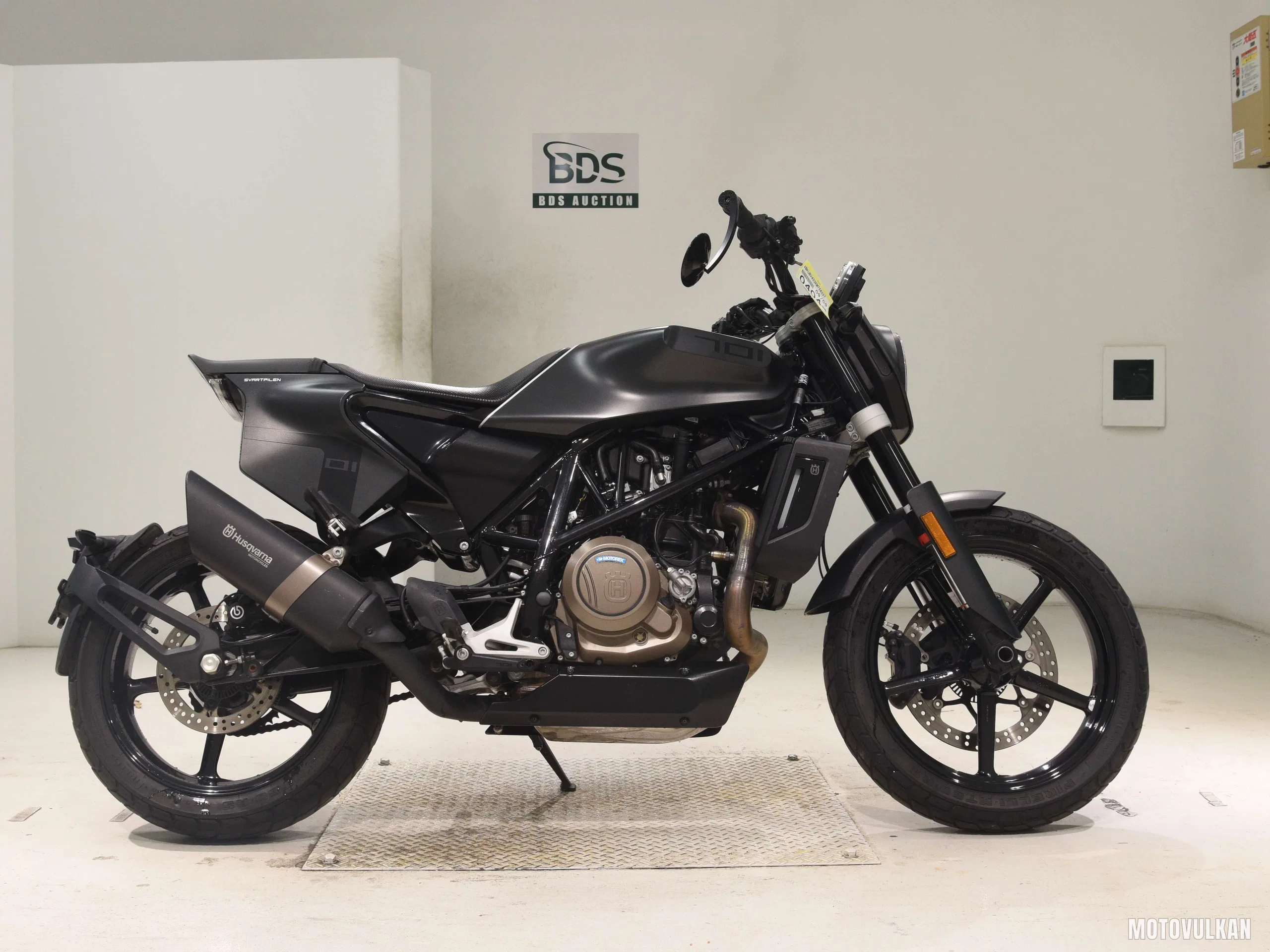  HUSQVARNA Svartpilen 701