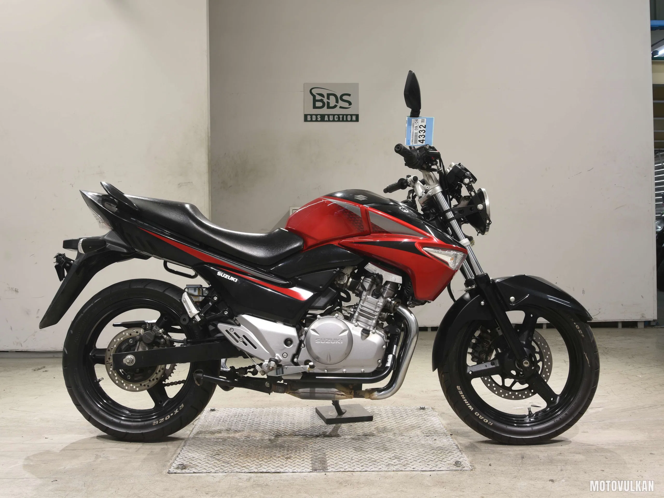 Suzuki GSR250