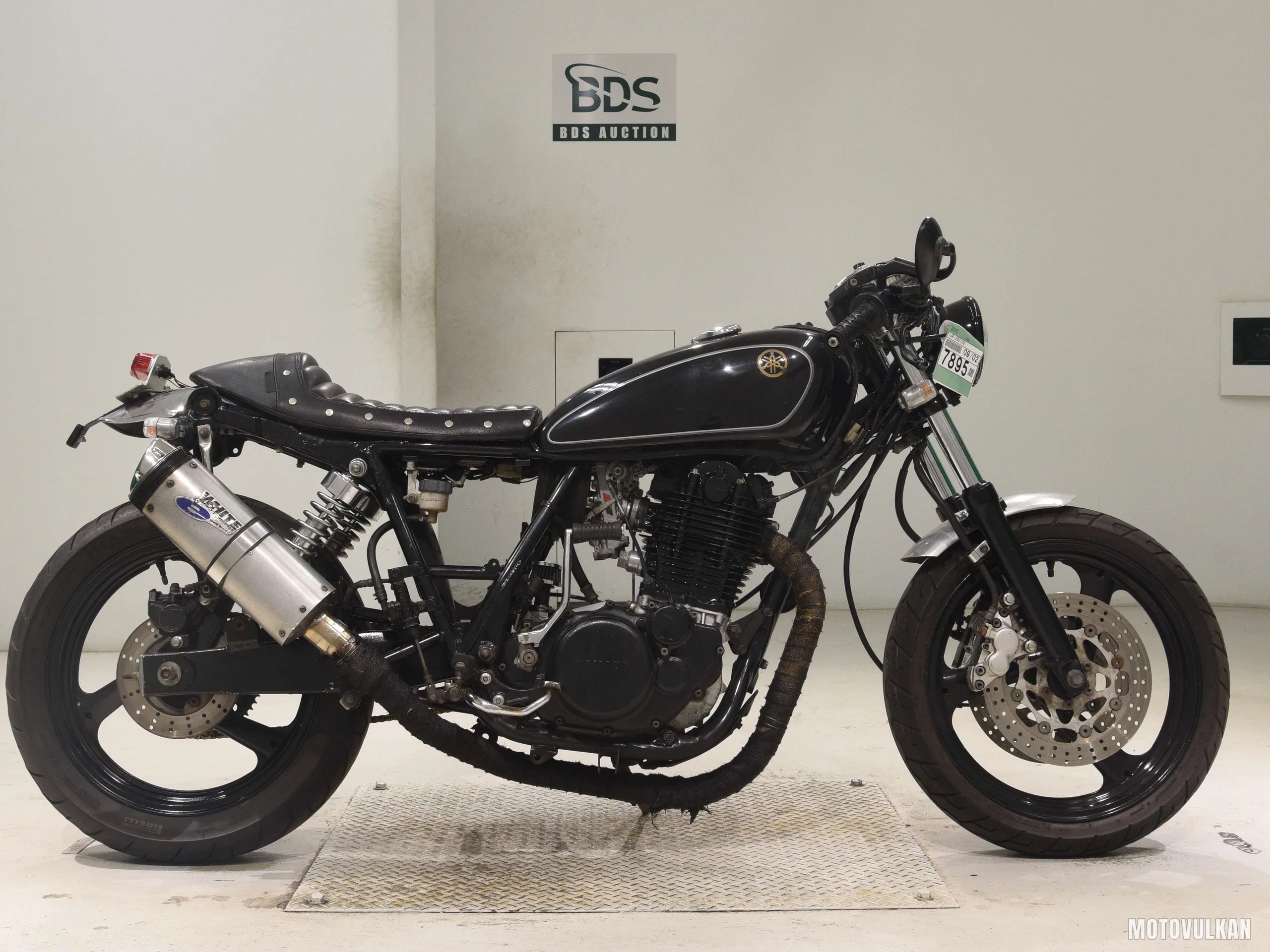 Yamaha SR400-2