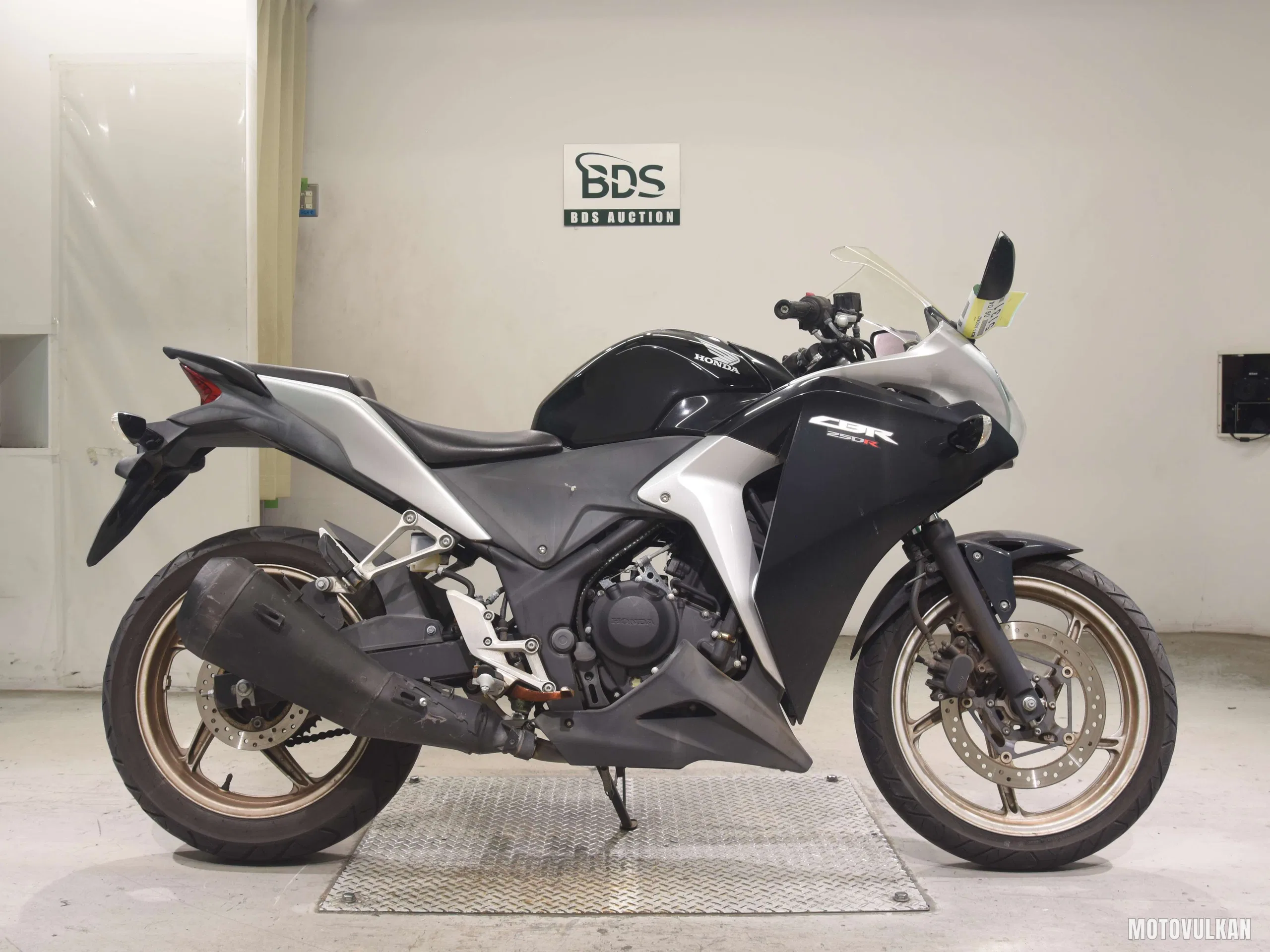 Honda CBR250R-3