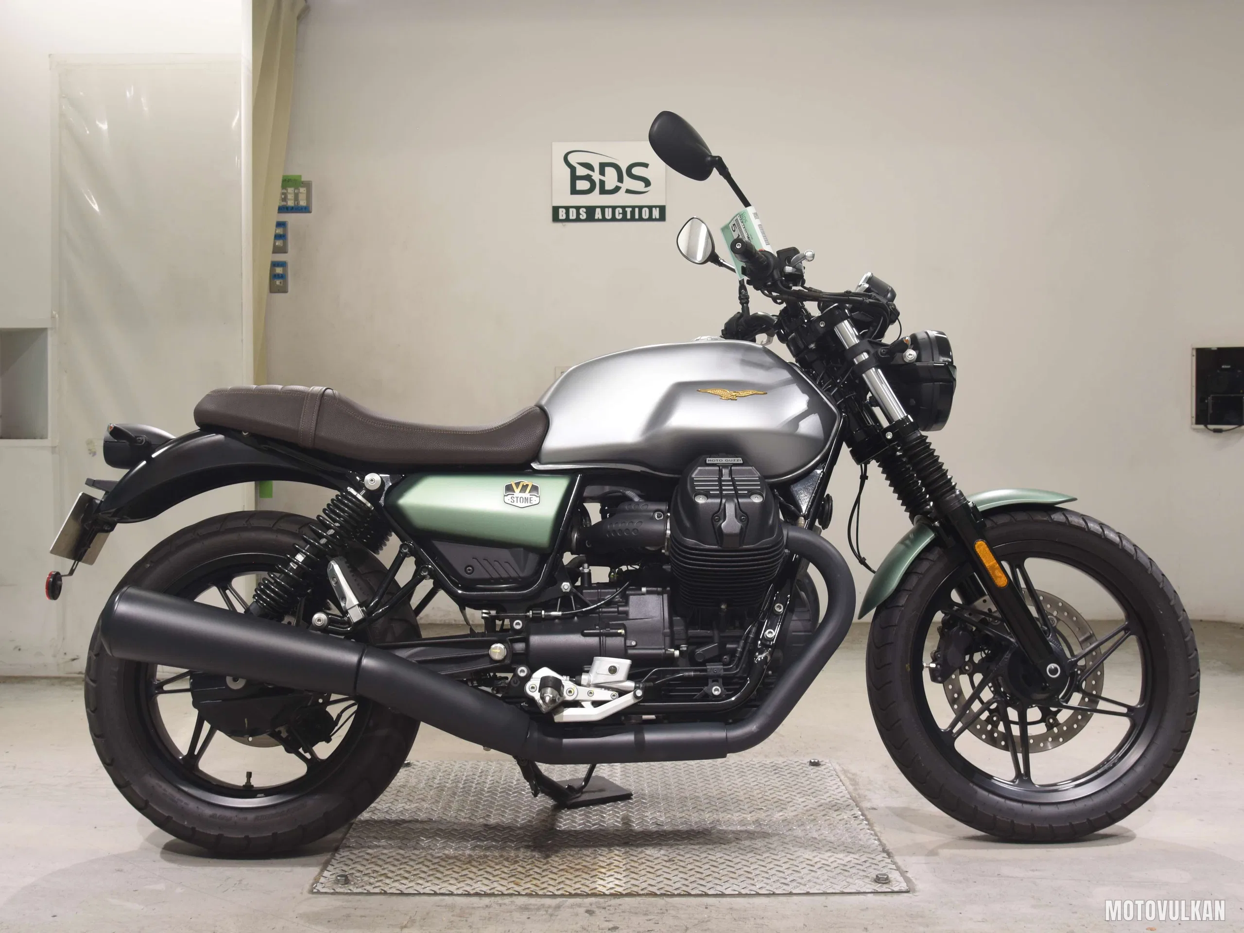  MOTO GUZZI V7ストーン