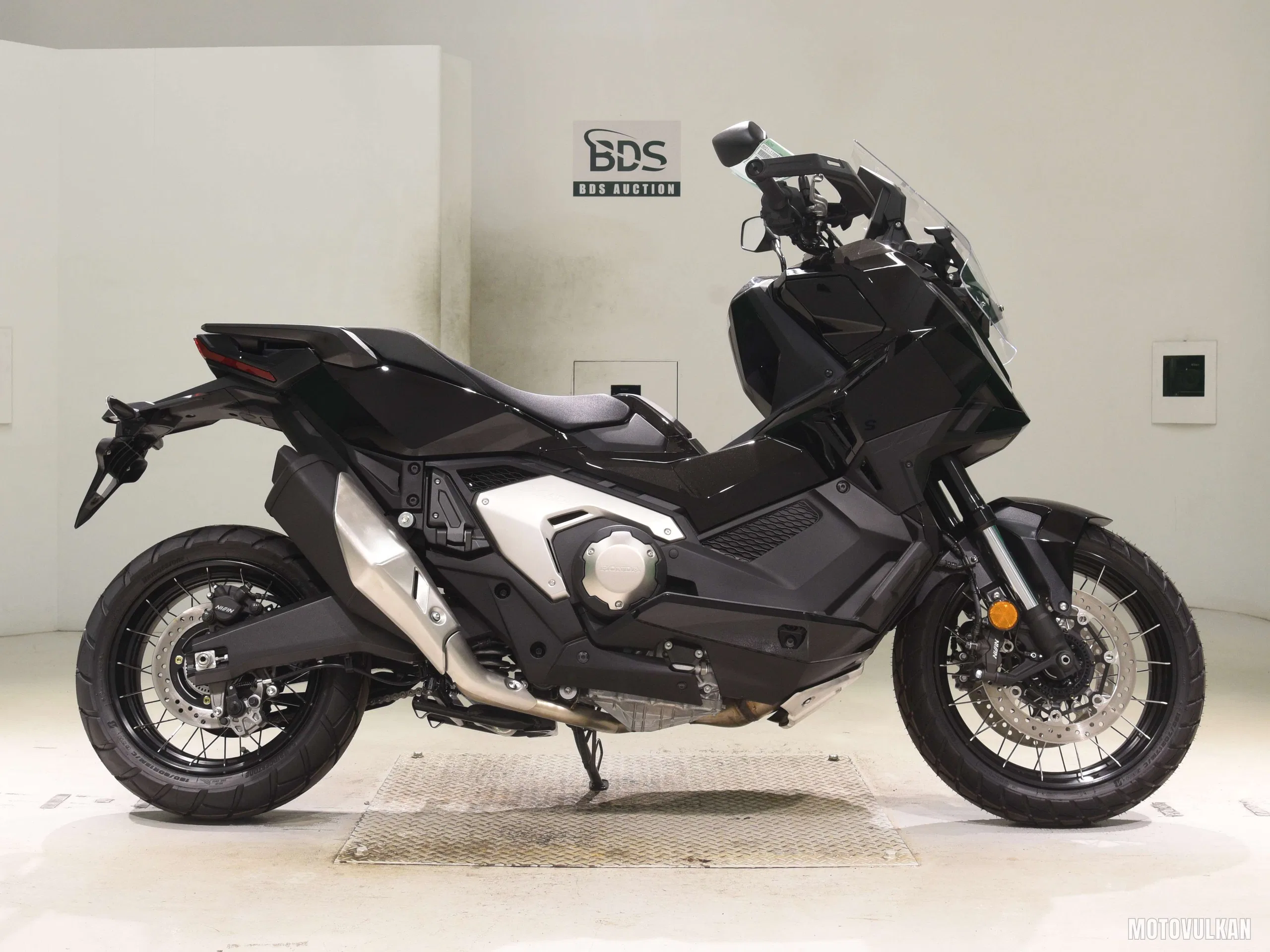 Honda X-ADV750-2