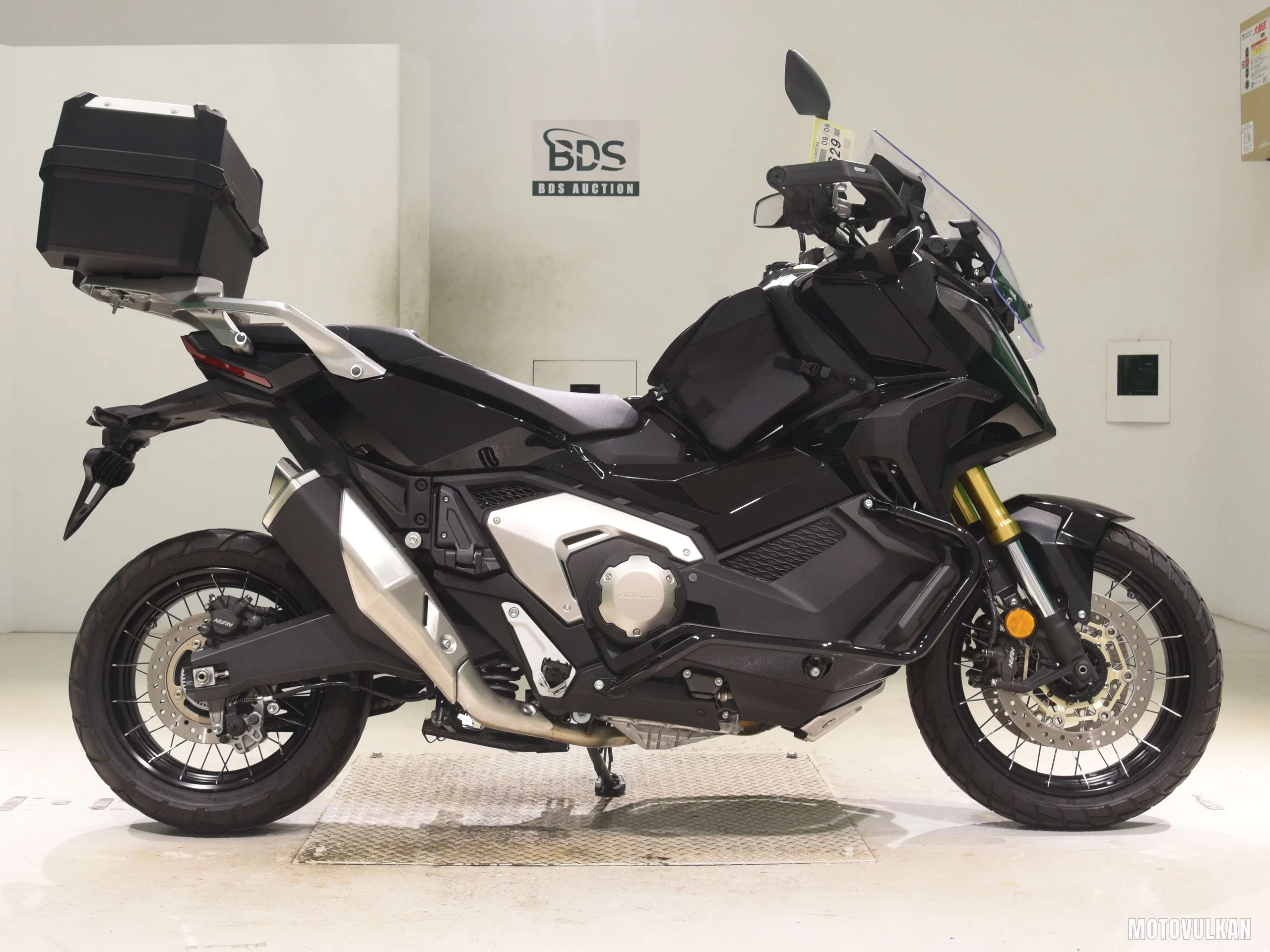 Honda X-ADV750-2