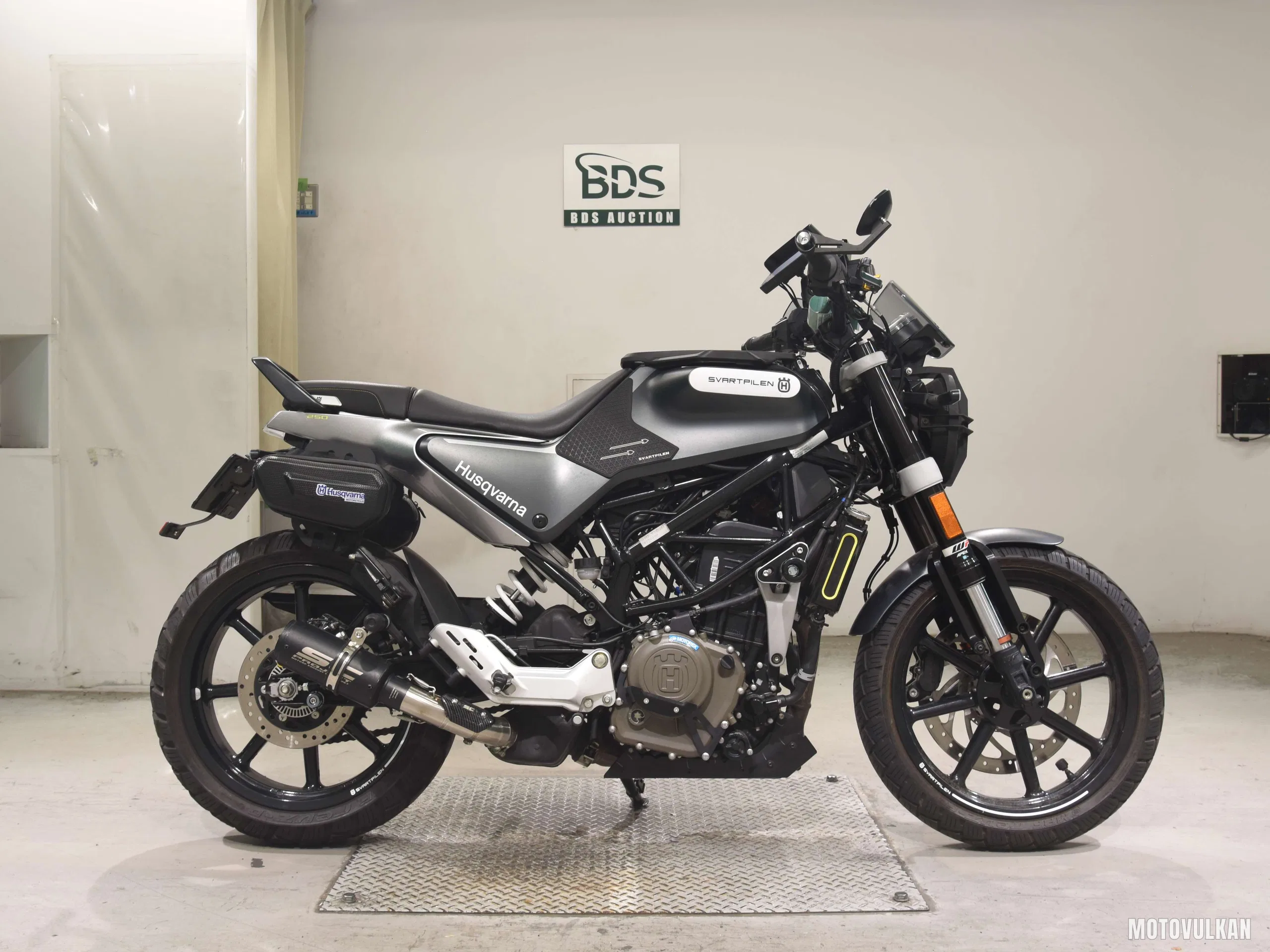  HUSQVARNA Svartpilen 250