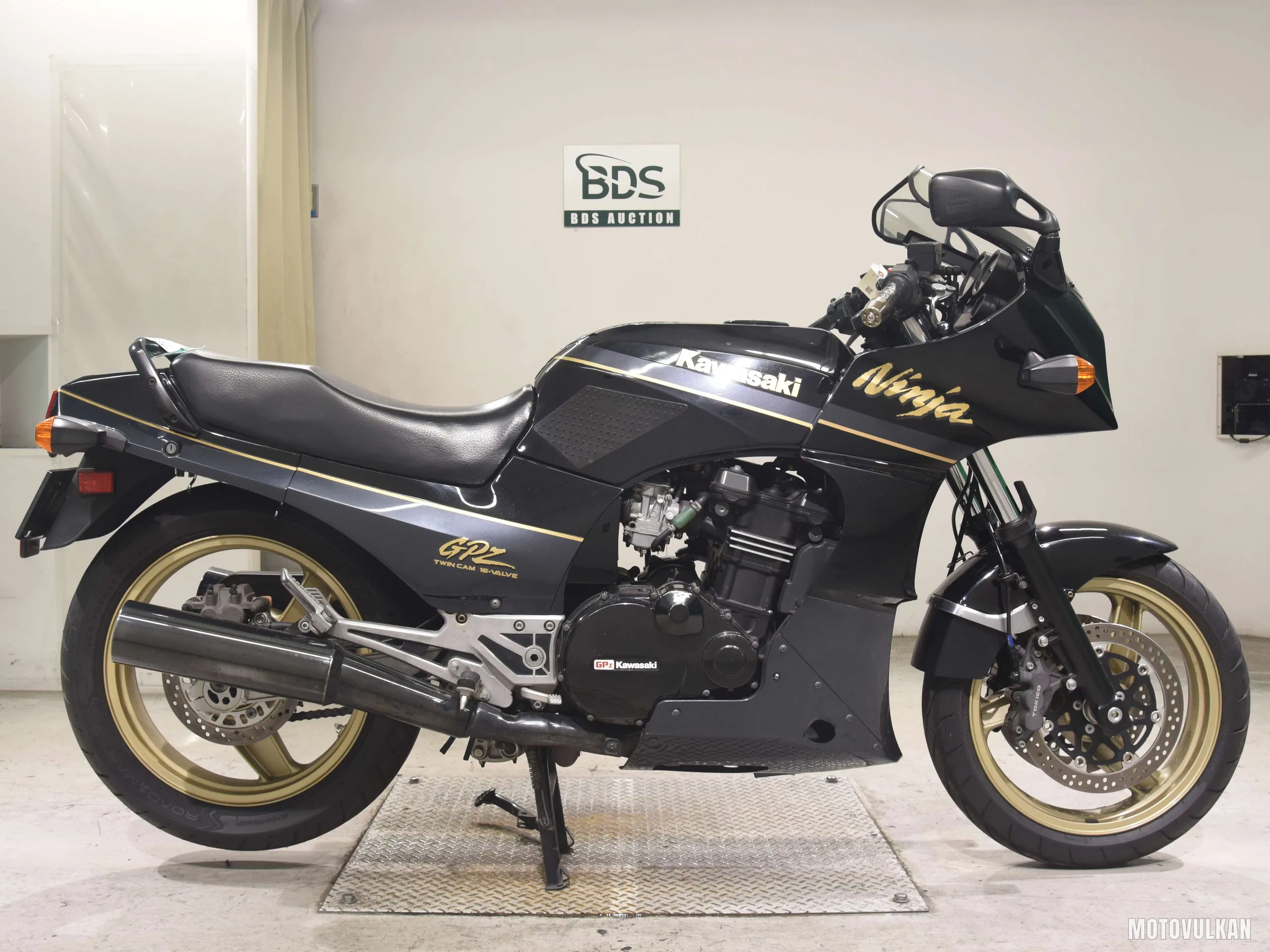 Kawasaki GPZ900R